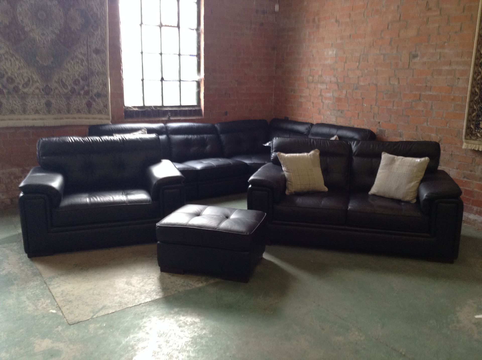 BLACK LEATHER 4 PART CORNER GROUP 2 SEATER SOFA, C