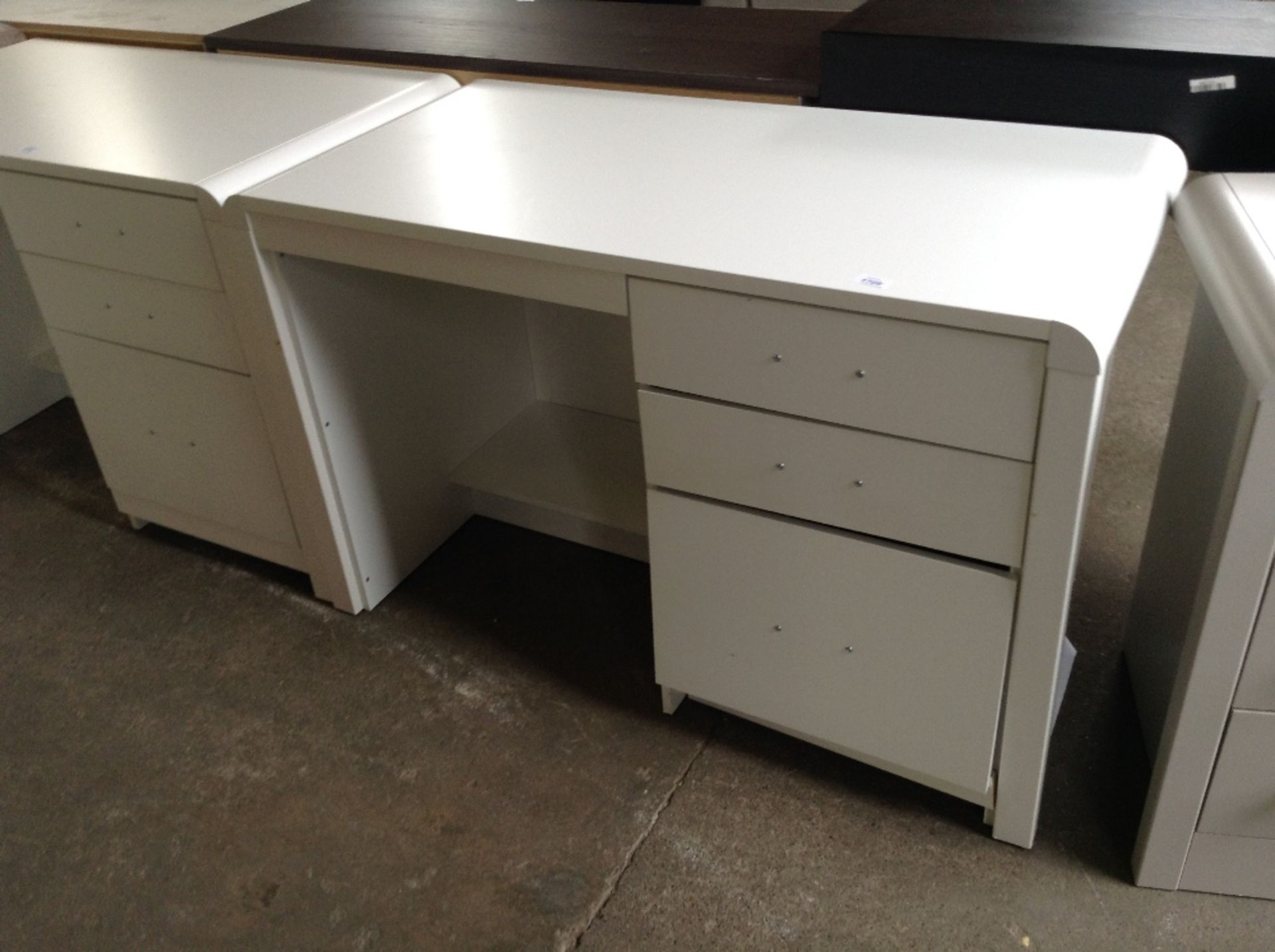 WHITE 3 DRAWER DESK (return)