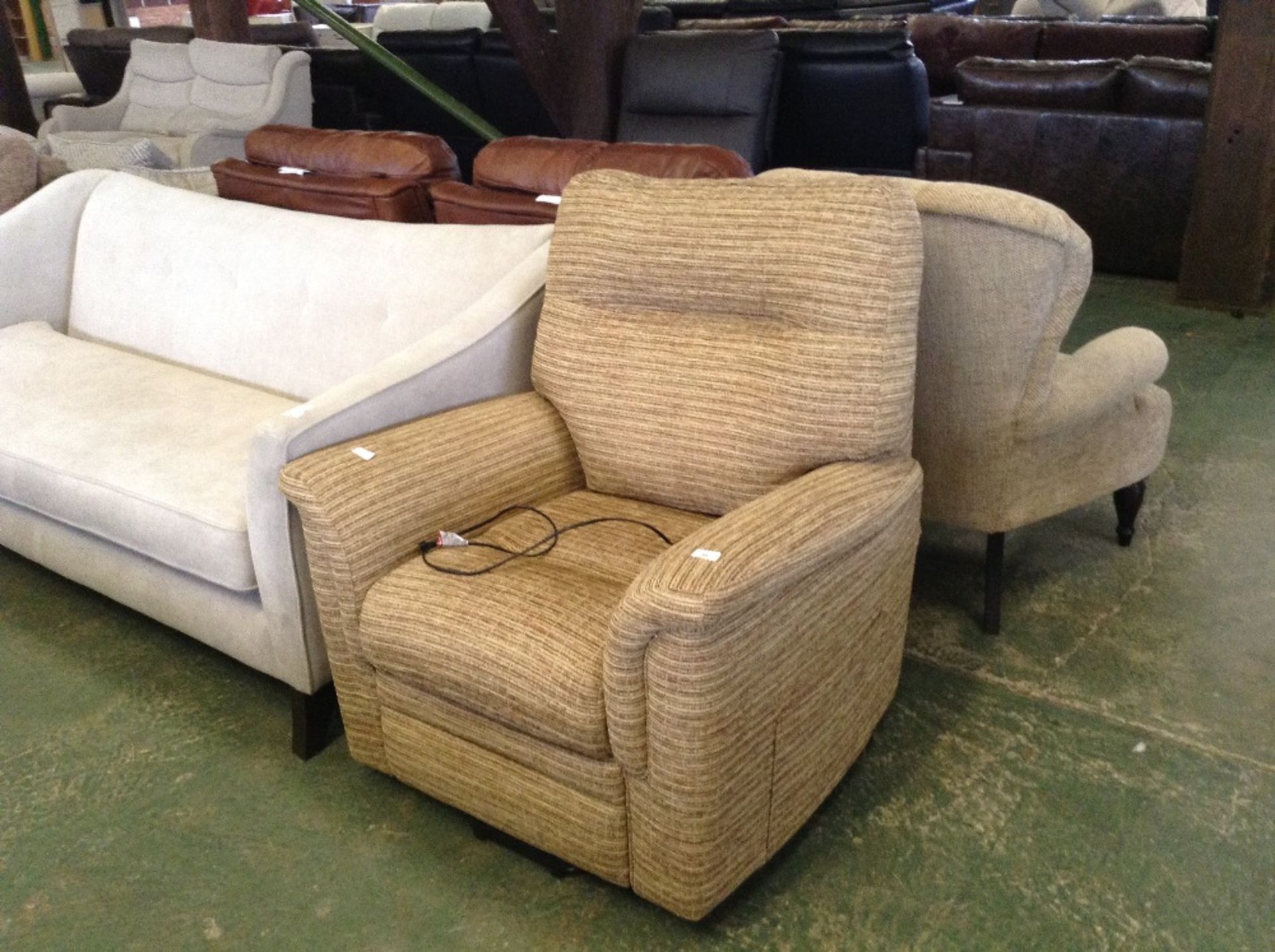BISCUIT ELECTRIC RECLINING CHAIR (TR000978 WO03095