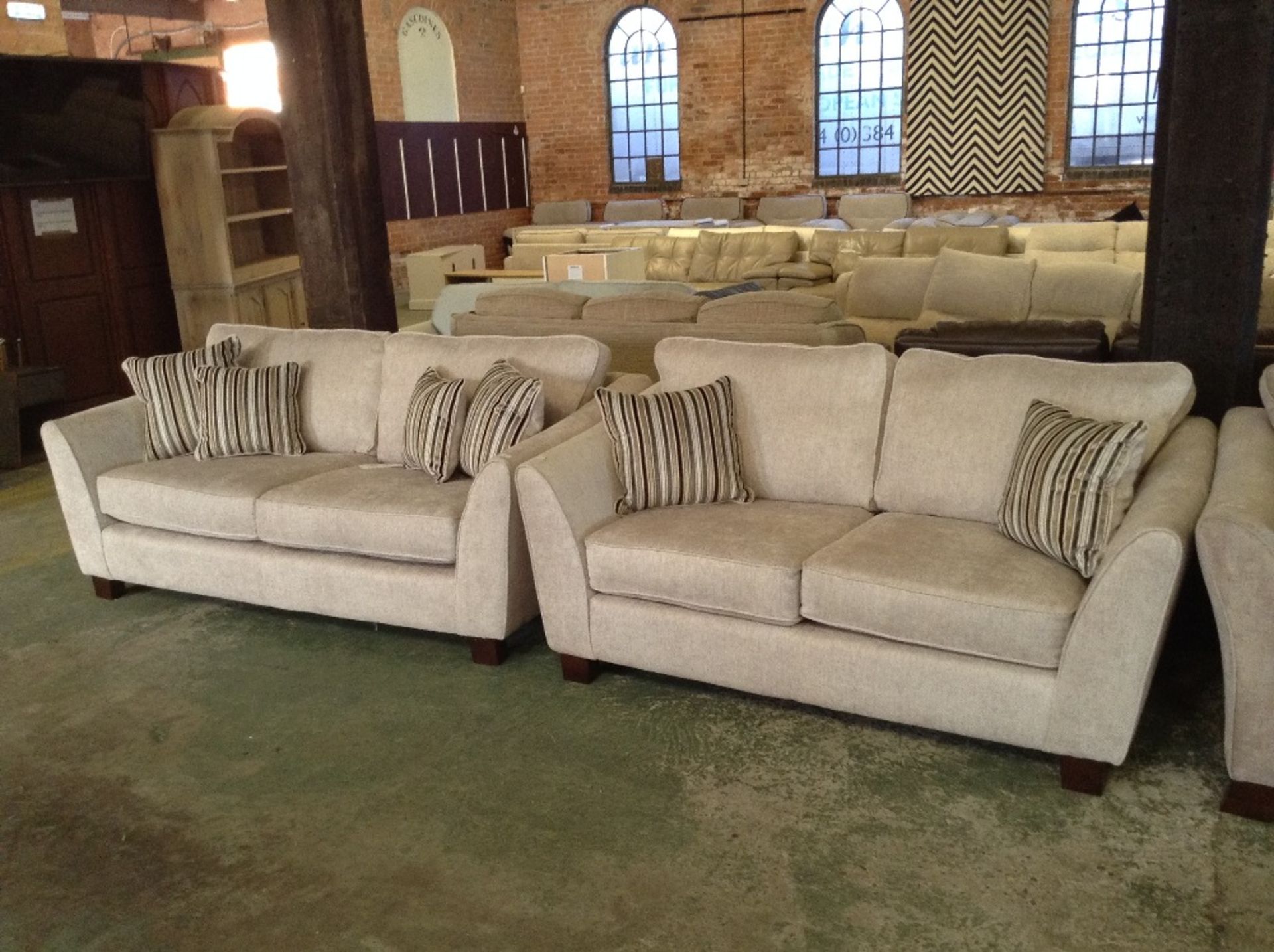 GREY 3 SEATER SOFA AND 2 SEATER SOFA (5147-5148)