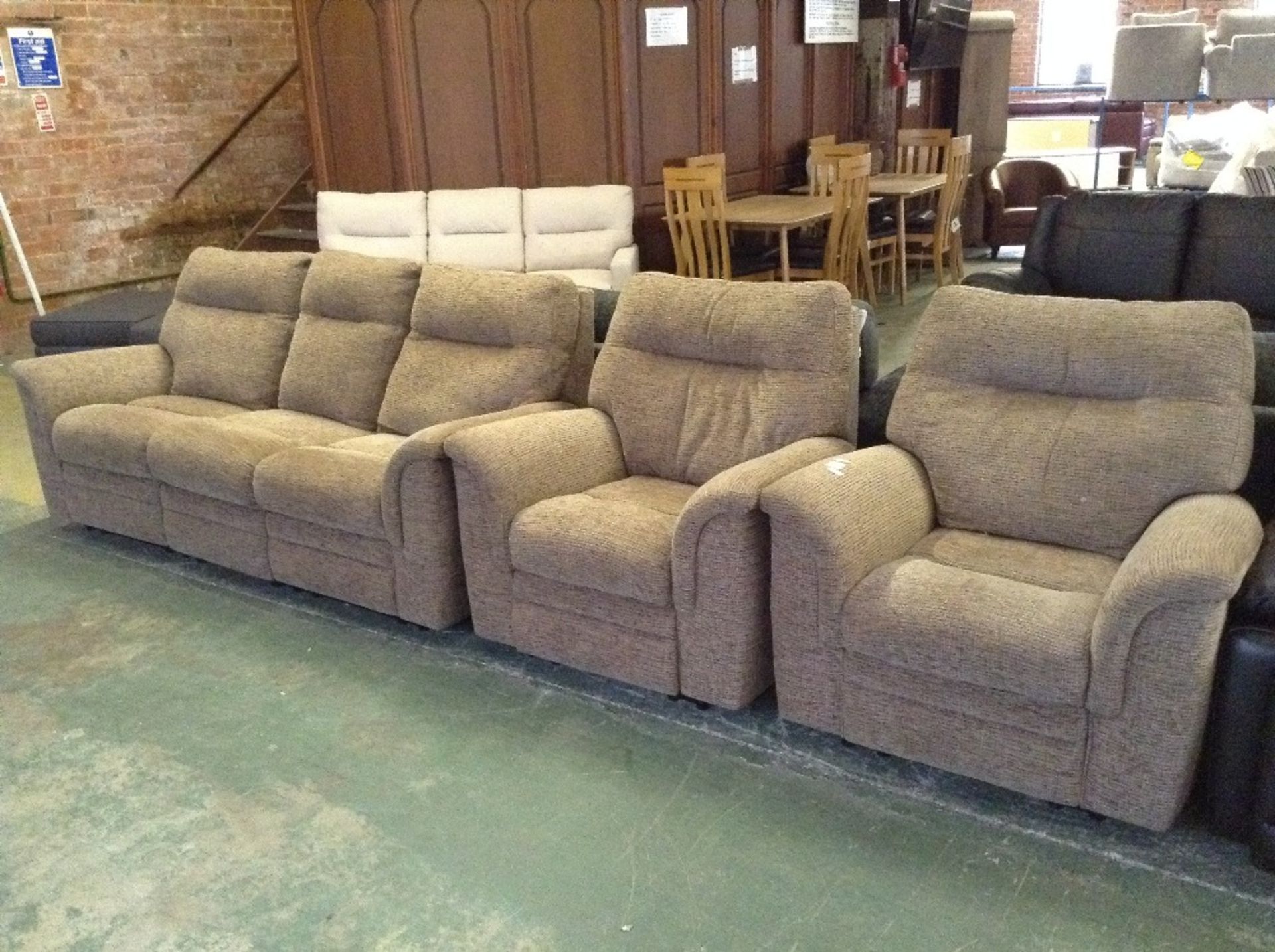 BISCUIT MANUAL RECLINING 3 SEATER SOFA AND 2 MANUA