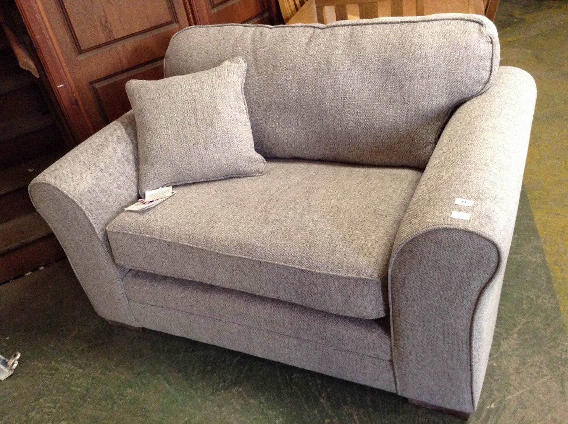 GREY LARGE SNUG CHAIR (5115)