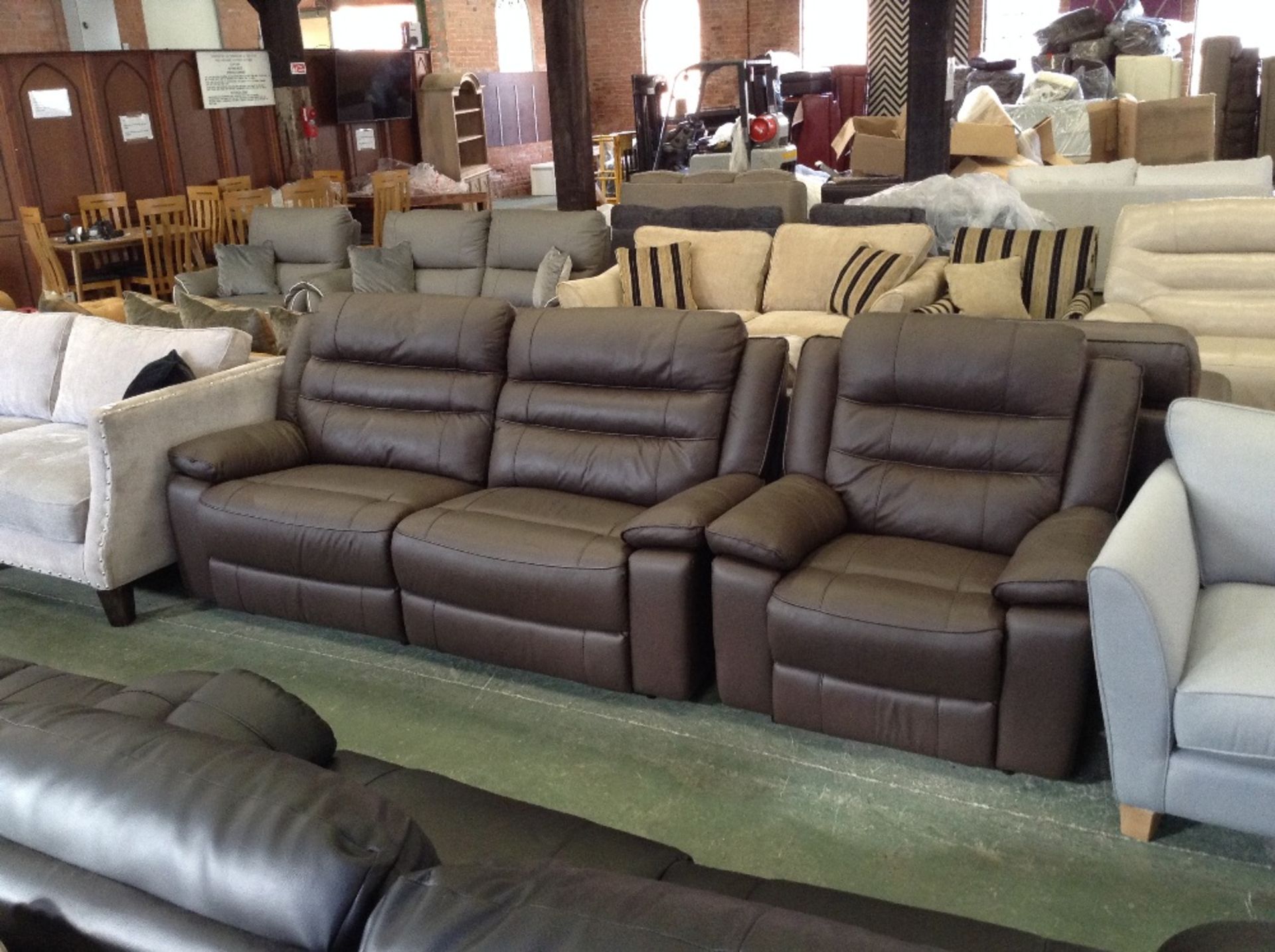 BROWN LEATHER MANUAL RECLINING 3 SEATER SOFA AND C