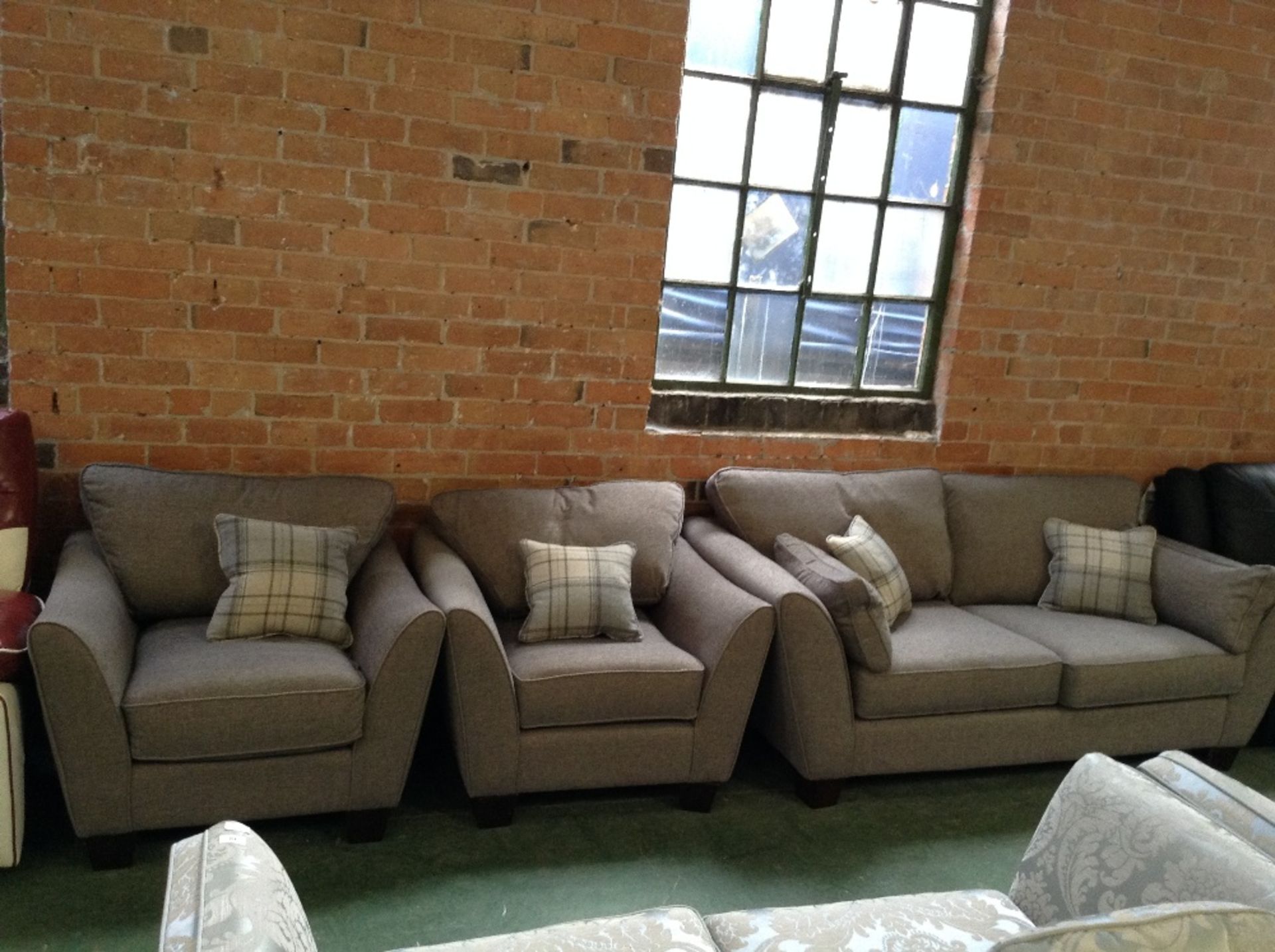 CHOCOLATE 3 SEATER SOFA AND 2 CHAIRS (5135-5137)