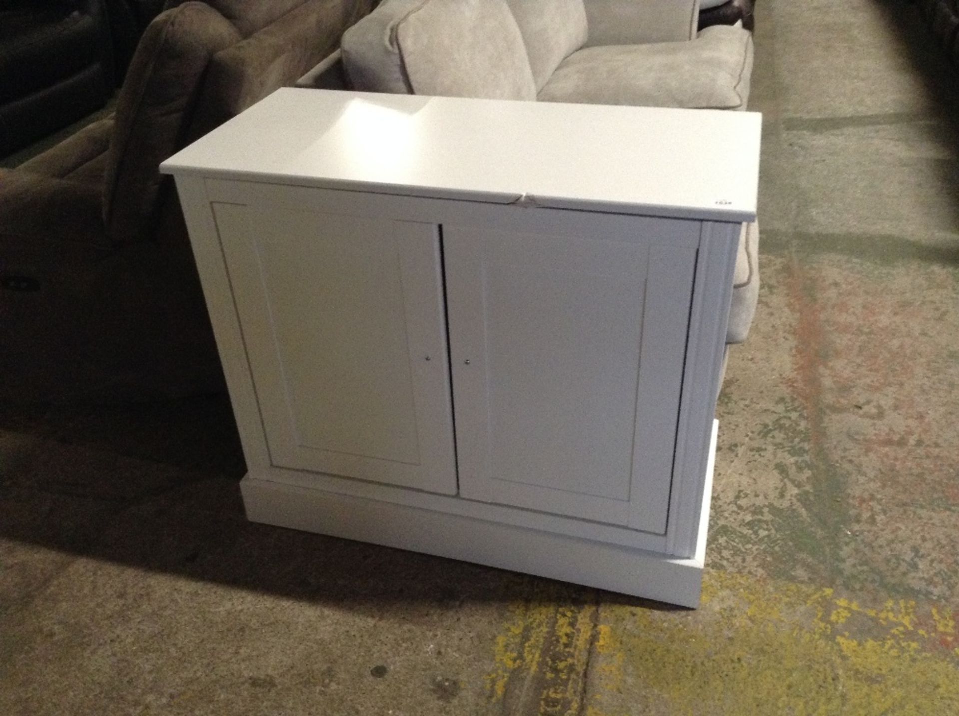 WHITE 2 DOOR SIDEBOARD (return)