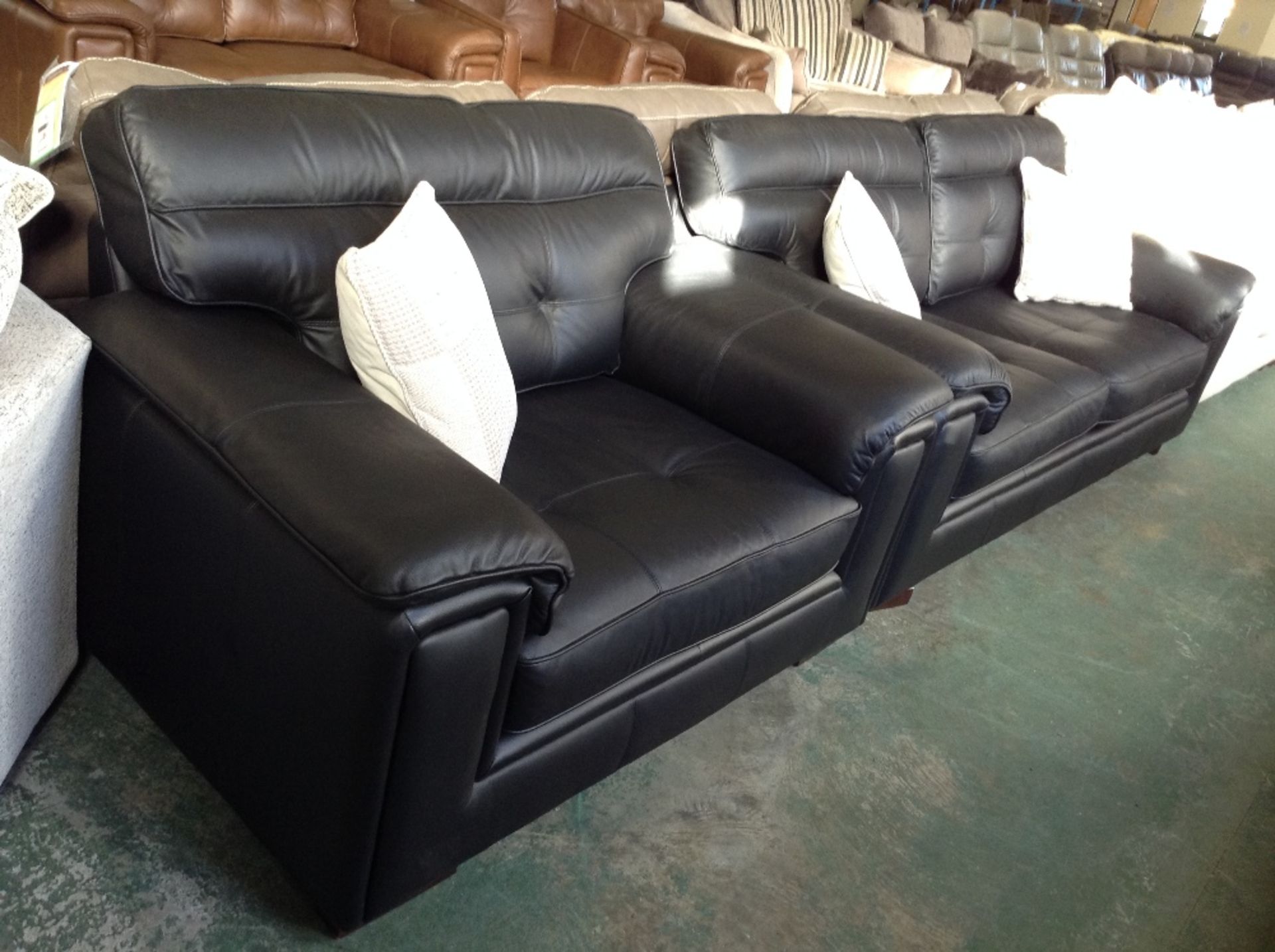 BLACK LEATHER 3 SEATER SOFA AND SNUG CHAIR (21331-