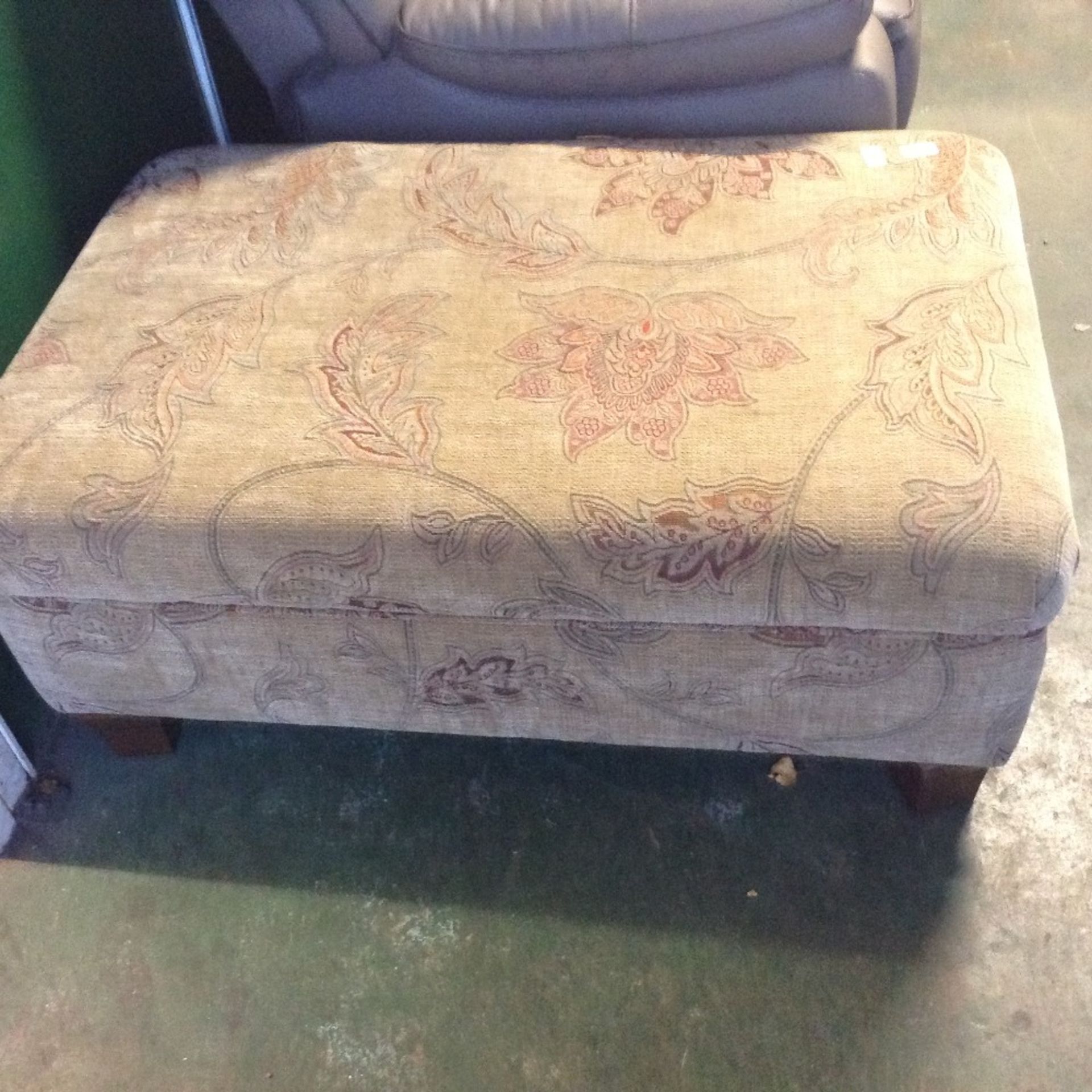 GOLDEN FLORAL PATTERNED STORAGE FOOTSTOOL