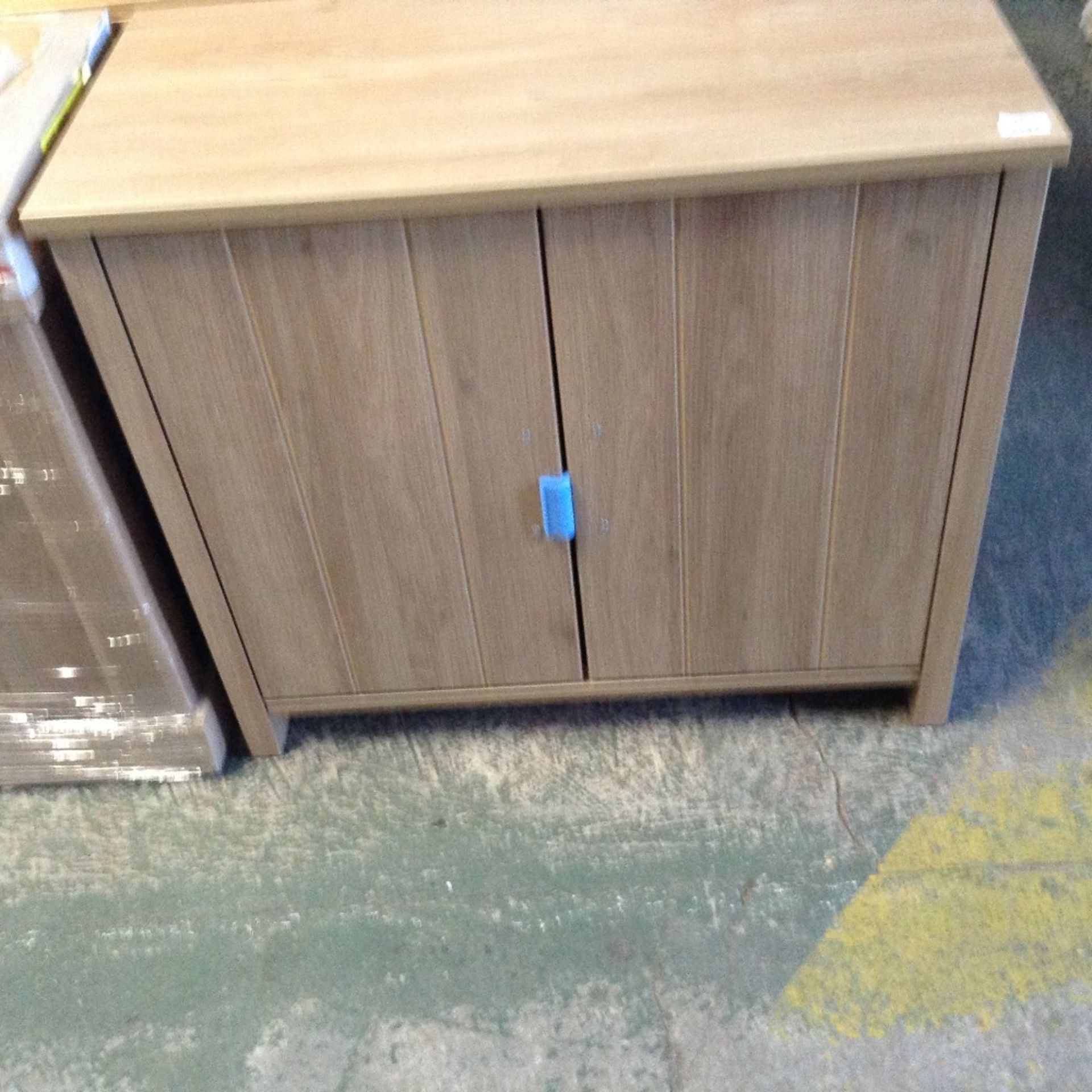 OAK 2 DOOR SIDEBOARD