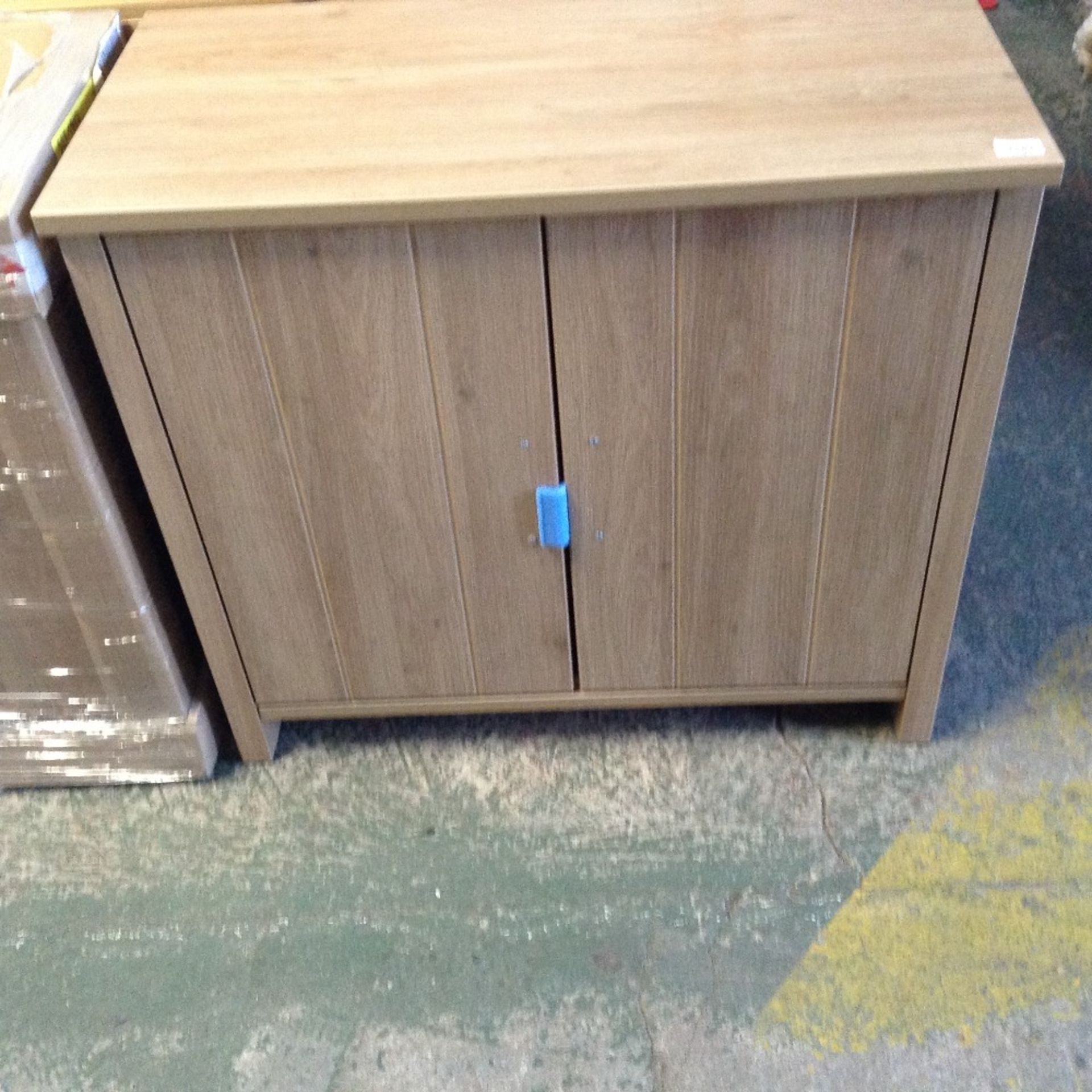 OAK 2 DOOR SIDEBOARD