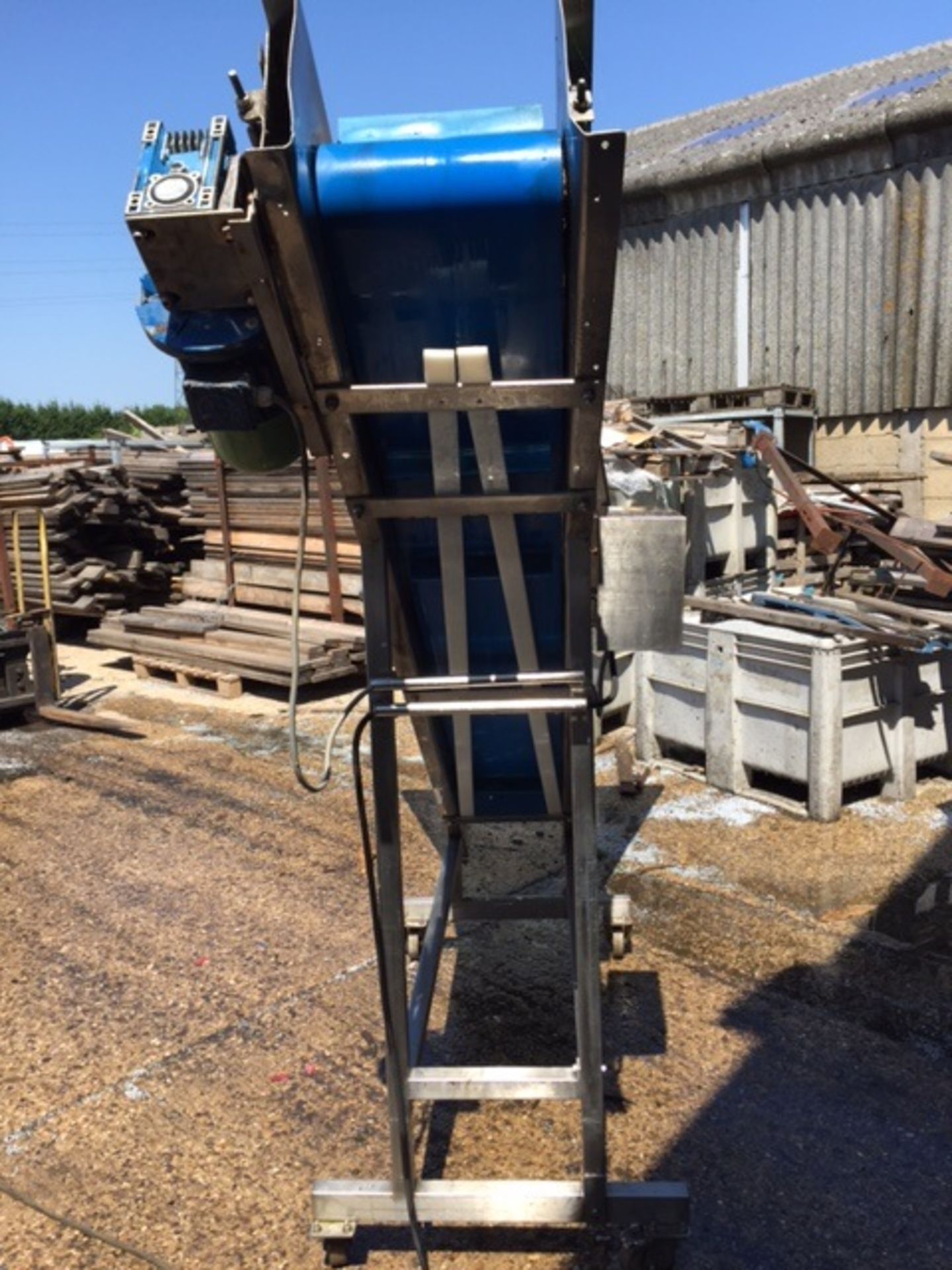 INFEED ELEVATOR WITH HOPPER 2.8MX30 CM - Image 3 of 3