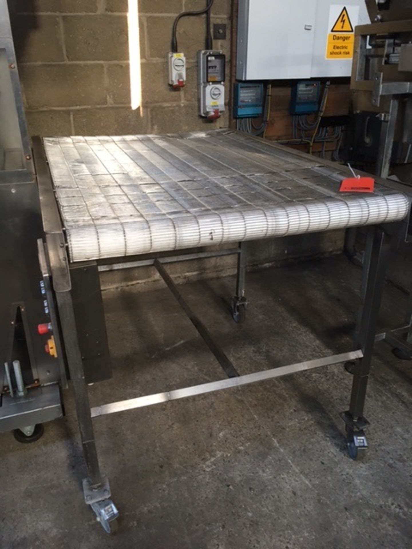 MESH CONVEYOR SIZE 153 CM X 110 CM X 114 CM