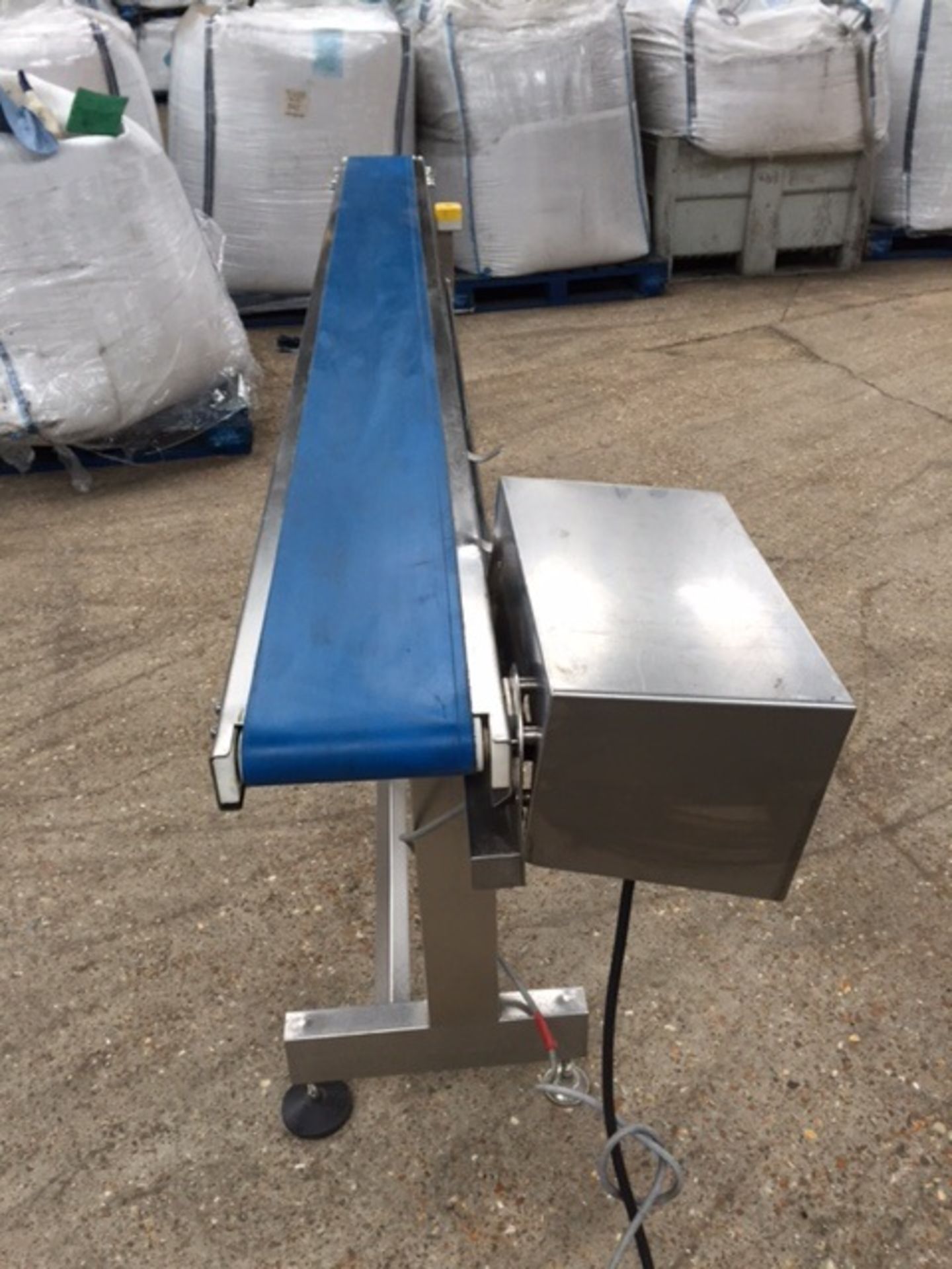 TRANSFER CONVEYOR RUTLAND HANDLING 3 PHASE SIZE 3MX20 CM BELT WIDTH HEIGHT 96 CM ADJUSTABLE - Image 3 of 4