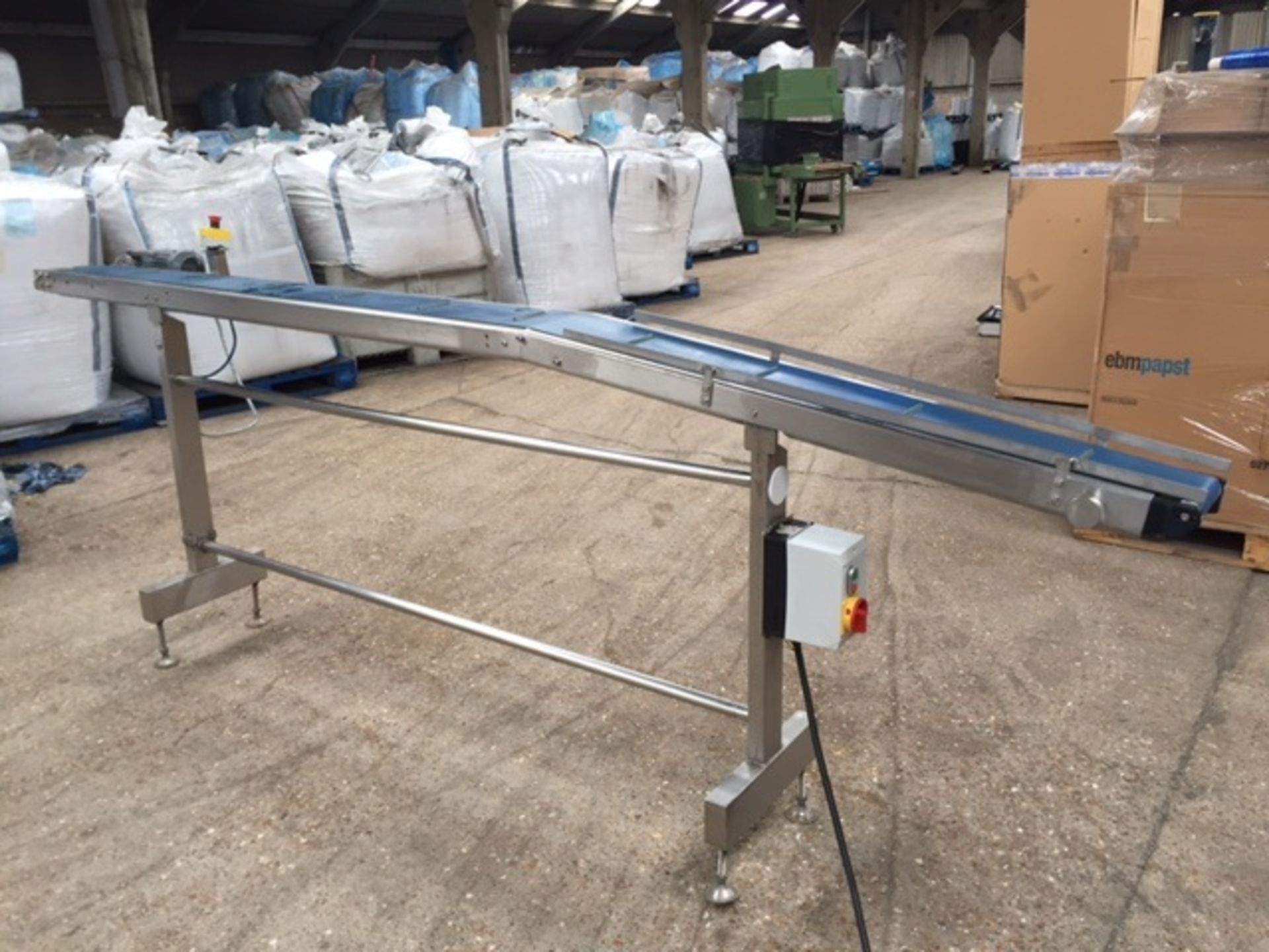 CONVEYOR WITH FLIGHTS AT 5MM HEIGHT , LENGTH 3.3 M X 20 CM BELT WIDTH HEIGHT 112 CM ADJUSTABLE - Image 3 of 4