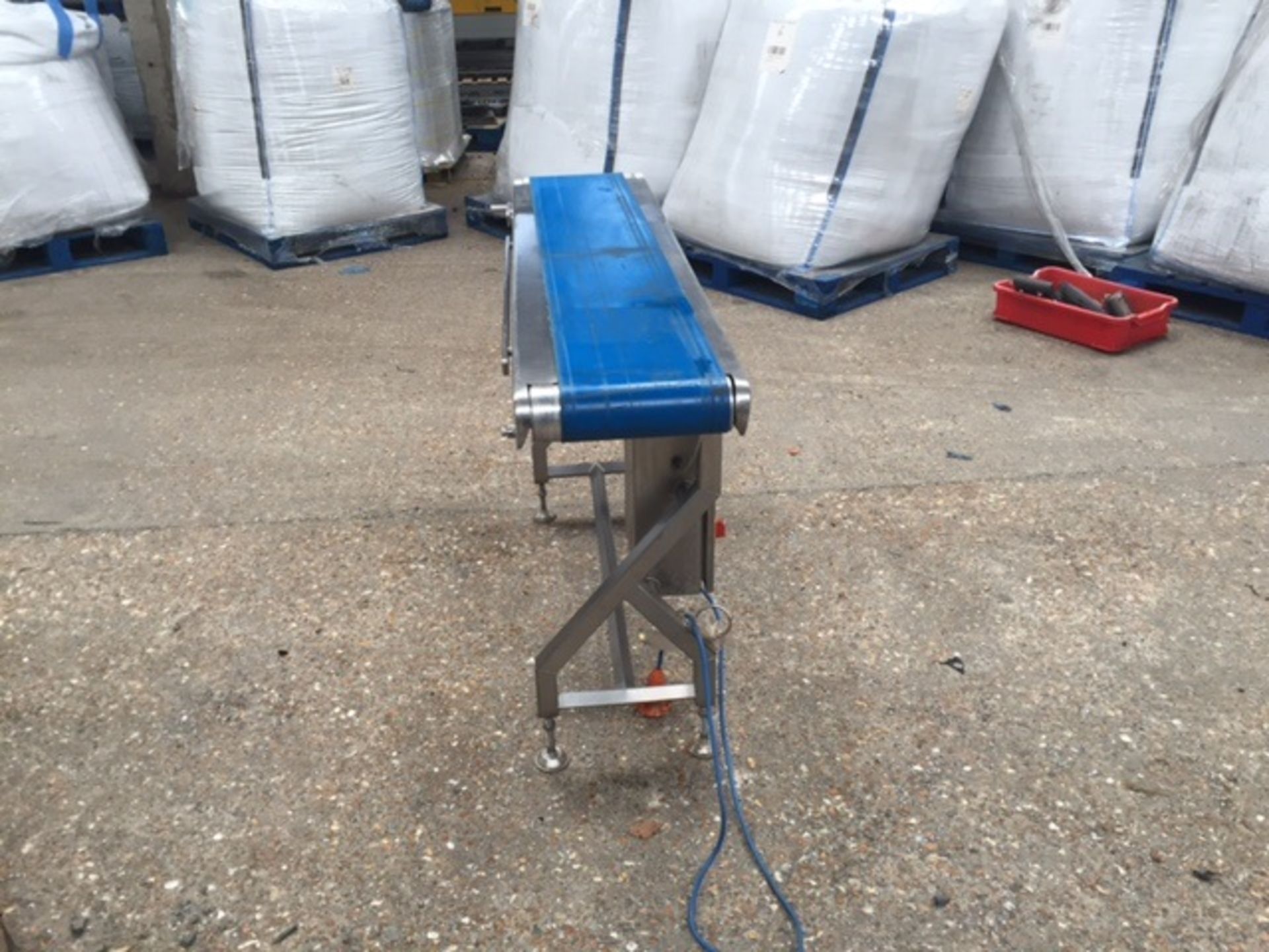 MILLITEC TRANSFER CONVEYOR SINGLE PHASE 1.55.M X 39 CM BELT WIDTH 25 CM