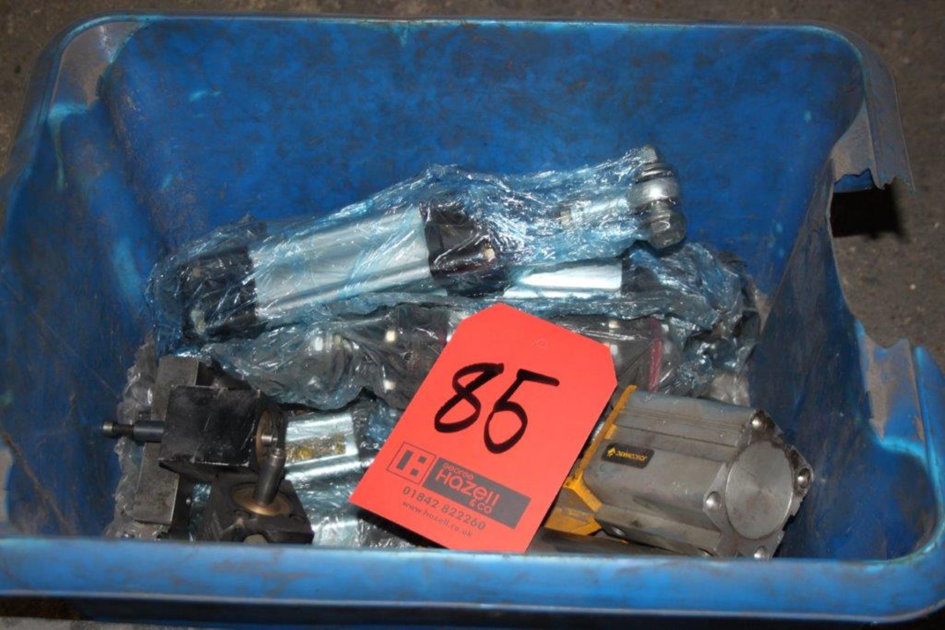 BOX OF PNEUMATIC RAMS