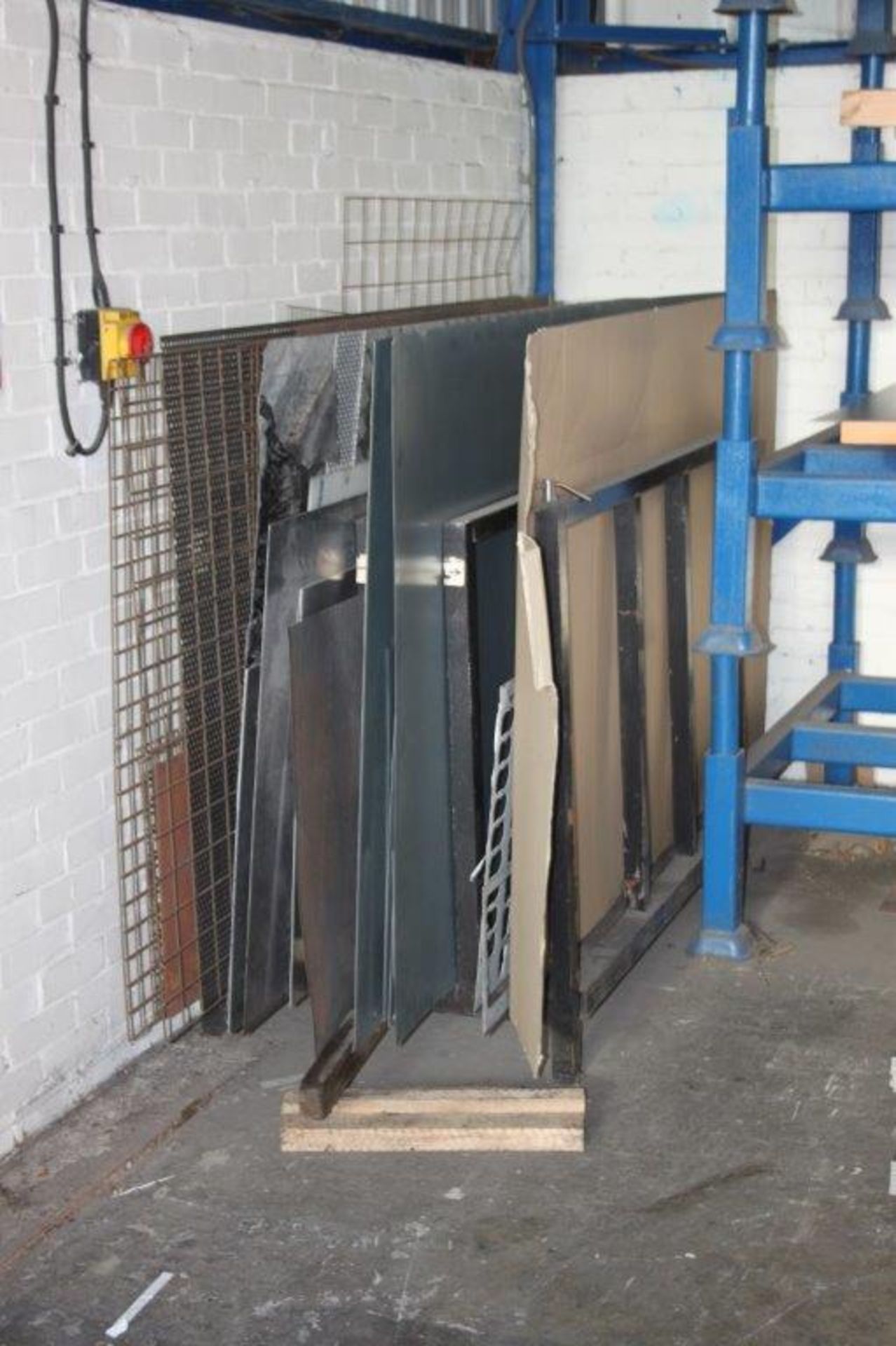 QTY OF PLATE STEEL AND RACK (QTY MAY VARY FROM PICTURE BUT WILL BE CORRECT ON VIEWING DAY)