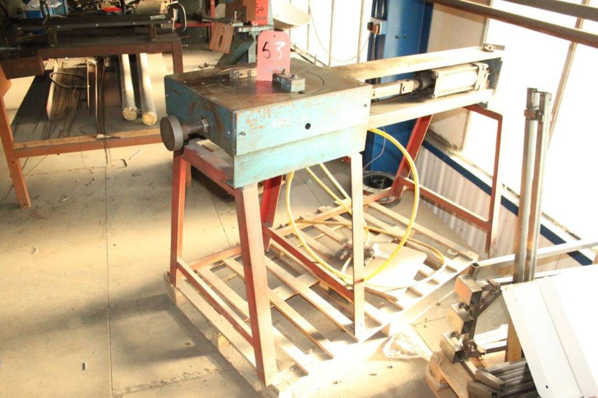 PNEUMATIC LIGHT WEIGHT BENDER ON STAND