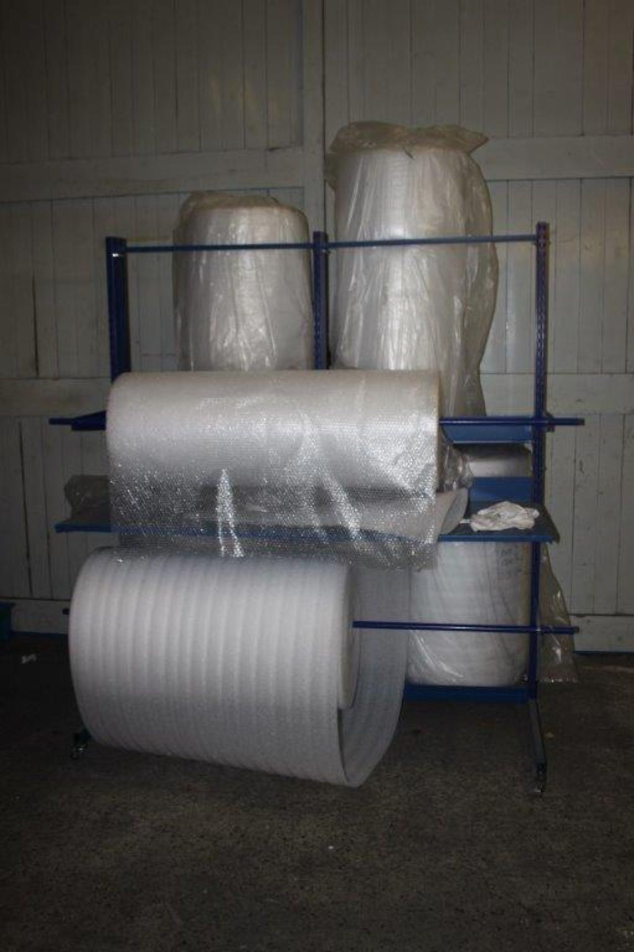 PACKAGING TROLLEY WITH BUBBLE WRAP