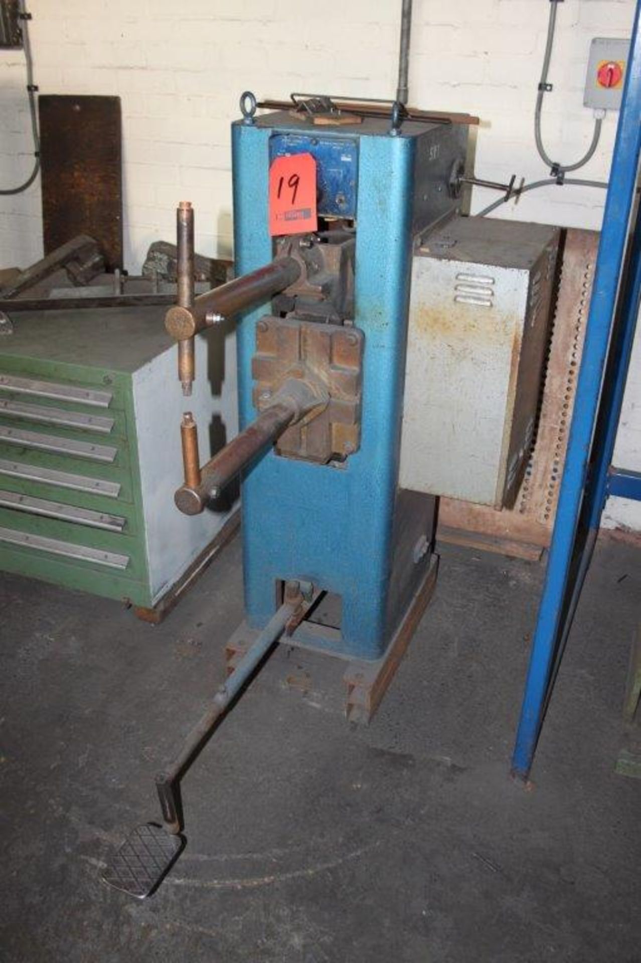 BRITISH FEDERAL W/6 17 KVA SPOT WELDER