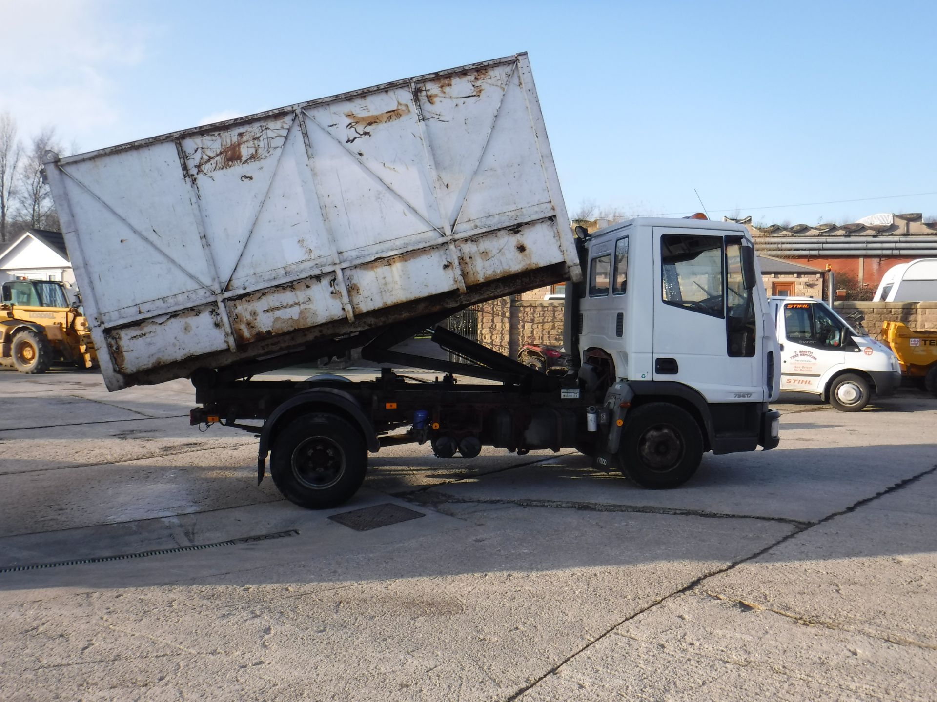 euro cargo 7500kg drive on car licence hooklift lorry 75e17 282550km very good runner - Image 7 of 7