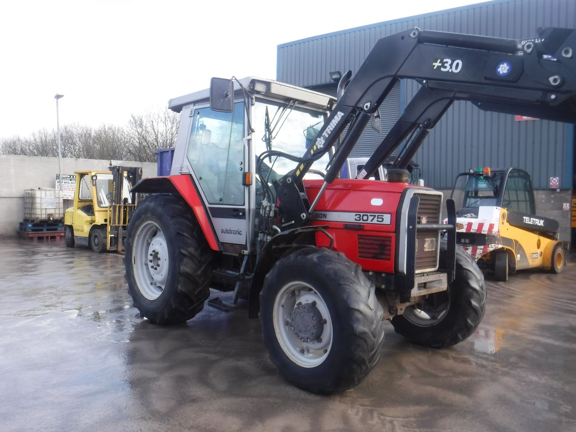 massey ferguson dynashift 3075 autotronic tractor 05515 miles very good runner - Image 3 of 5