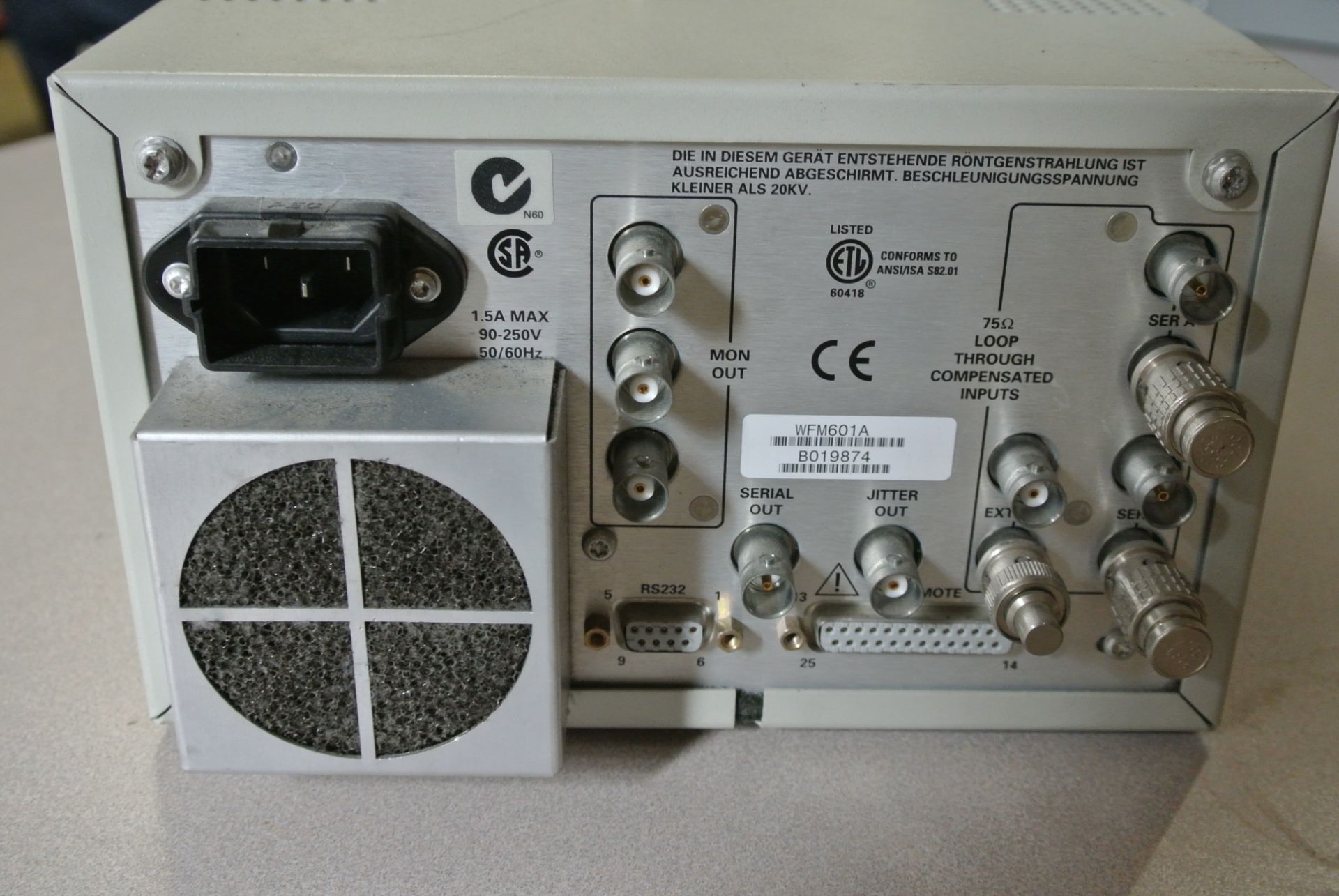 Tektronix WFM-601A SDI Measurement Waveform/Vectorscope Serial Component Monitor - Image 3 of 4