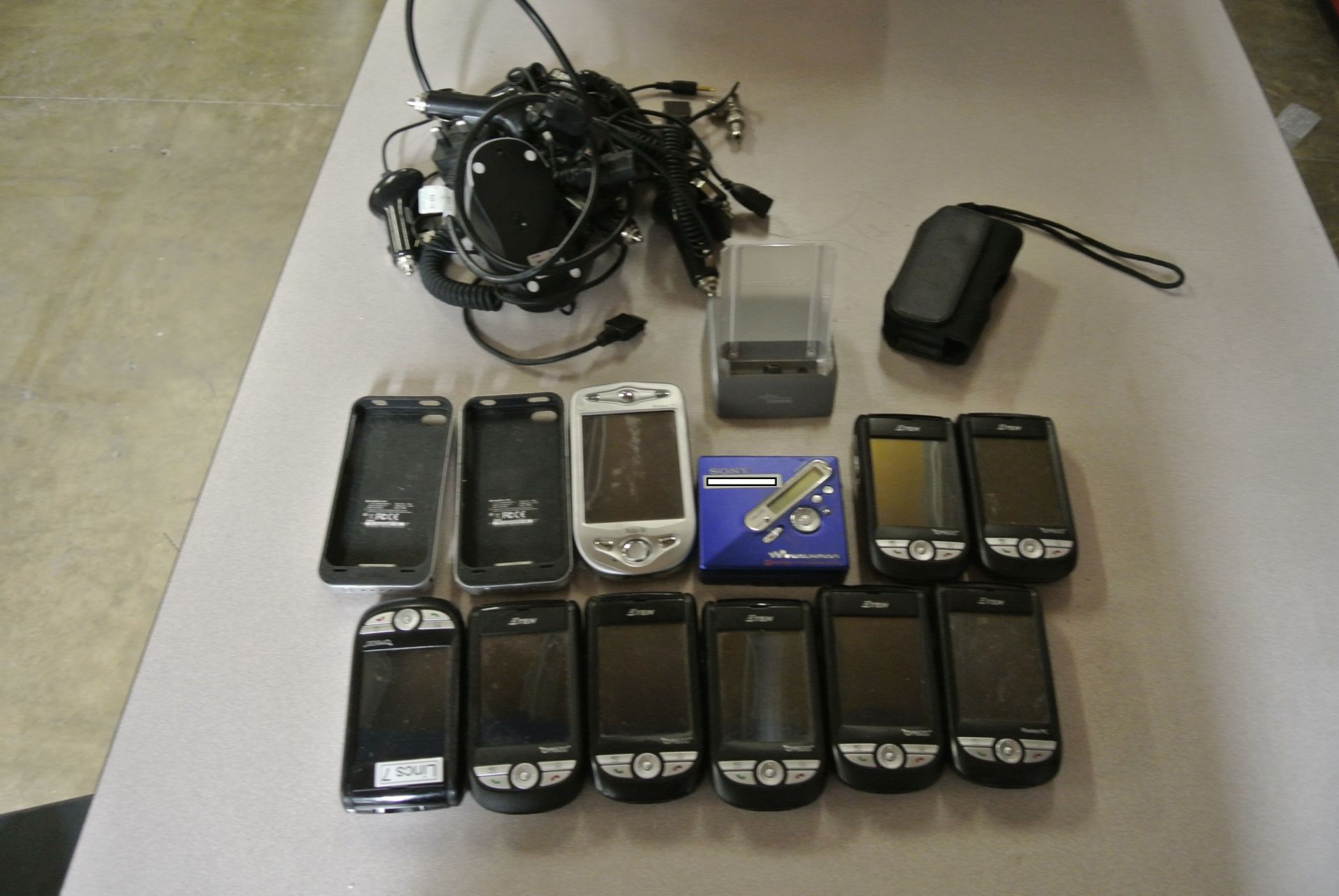 Large lot of multiple mobile phones and accessories, including - 1 x ETEN Pocket PC + 5 x ETEN OM600 - Image 2 of 7