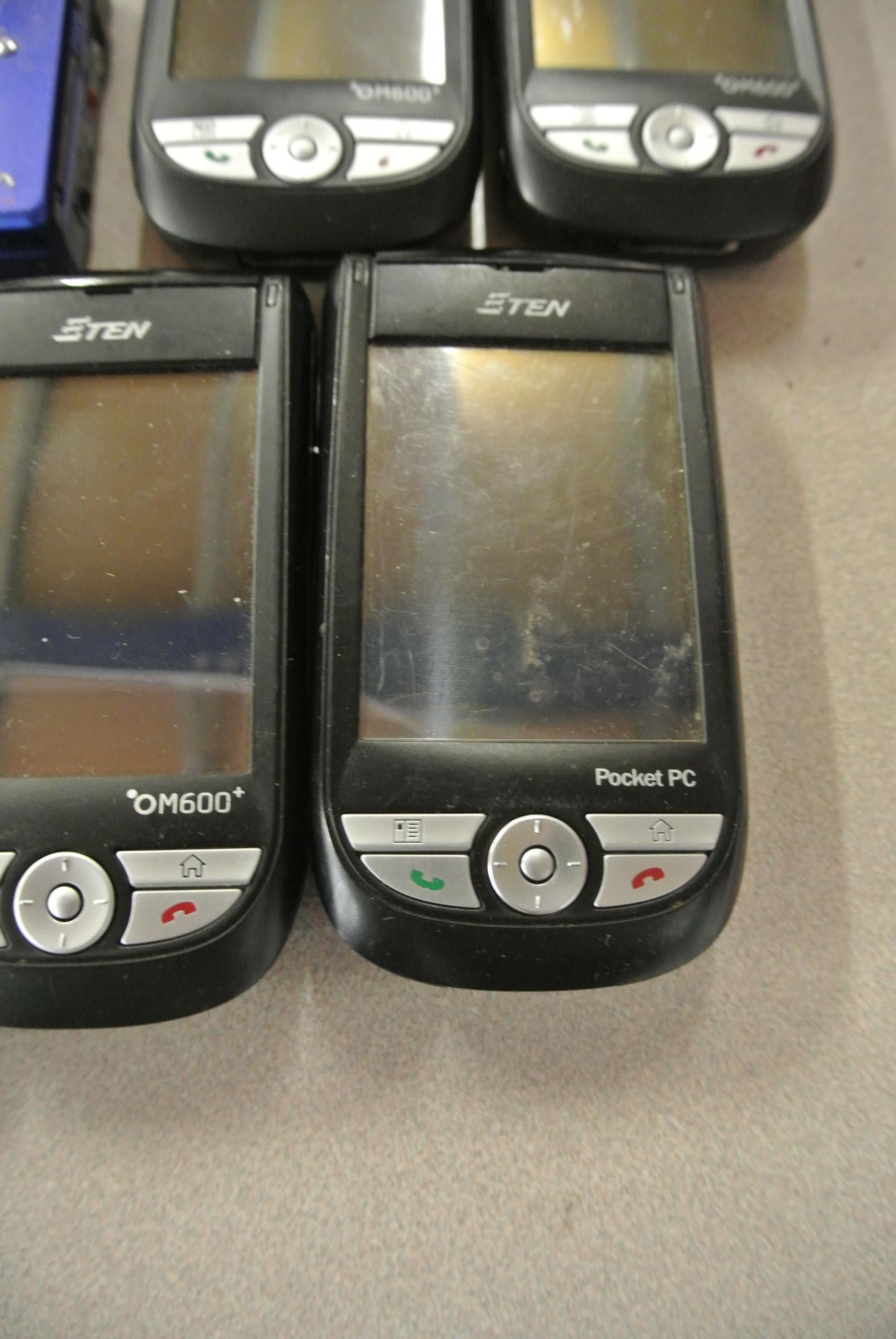 Large lot of multiple mobile phones and accessories, including - 1 x ETEN Pocket PC + 5 x ETEN OM600 - Image 5 of 7