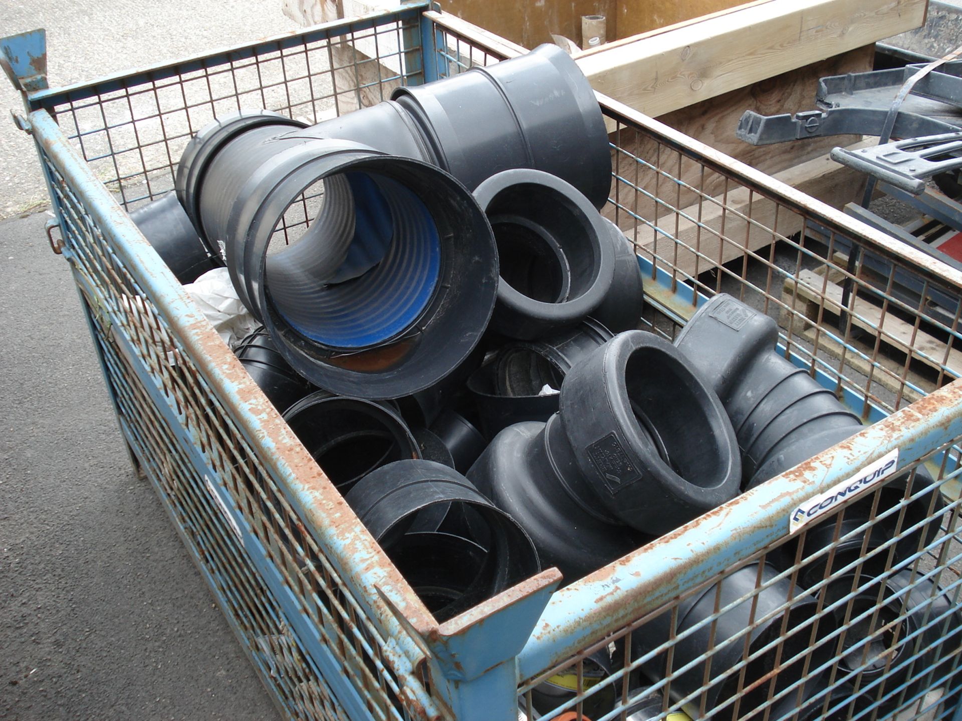 Stillages of Pipe Connectors - Image 2 of 3