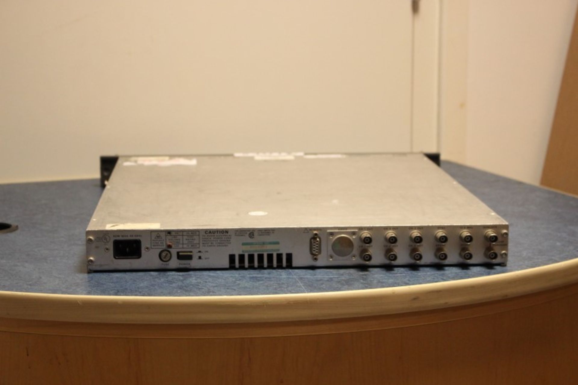 TEKTRONIX TSG-300 Component Television Generator Unit - 1U 19' Rack Mount - Image 2 of 2