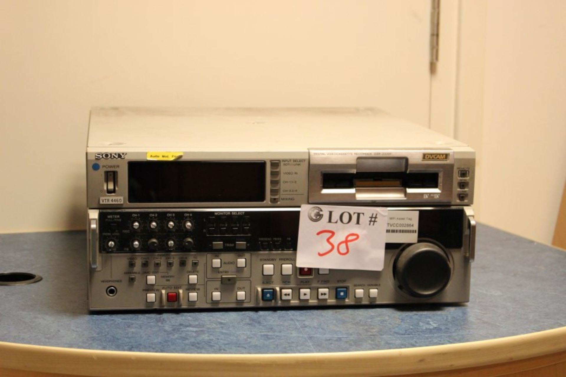 Sony Digital Video Cassette Recorder DSR-2000P