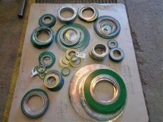 Quantity of various flange seals as lotted