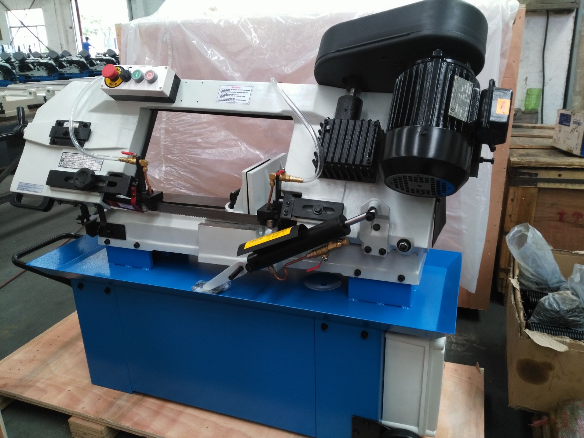 BS-912B - 9 Inch x 12 Inch Metal Horizontal Cutting Bandsaw, with adjustable hydraulic down feed,