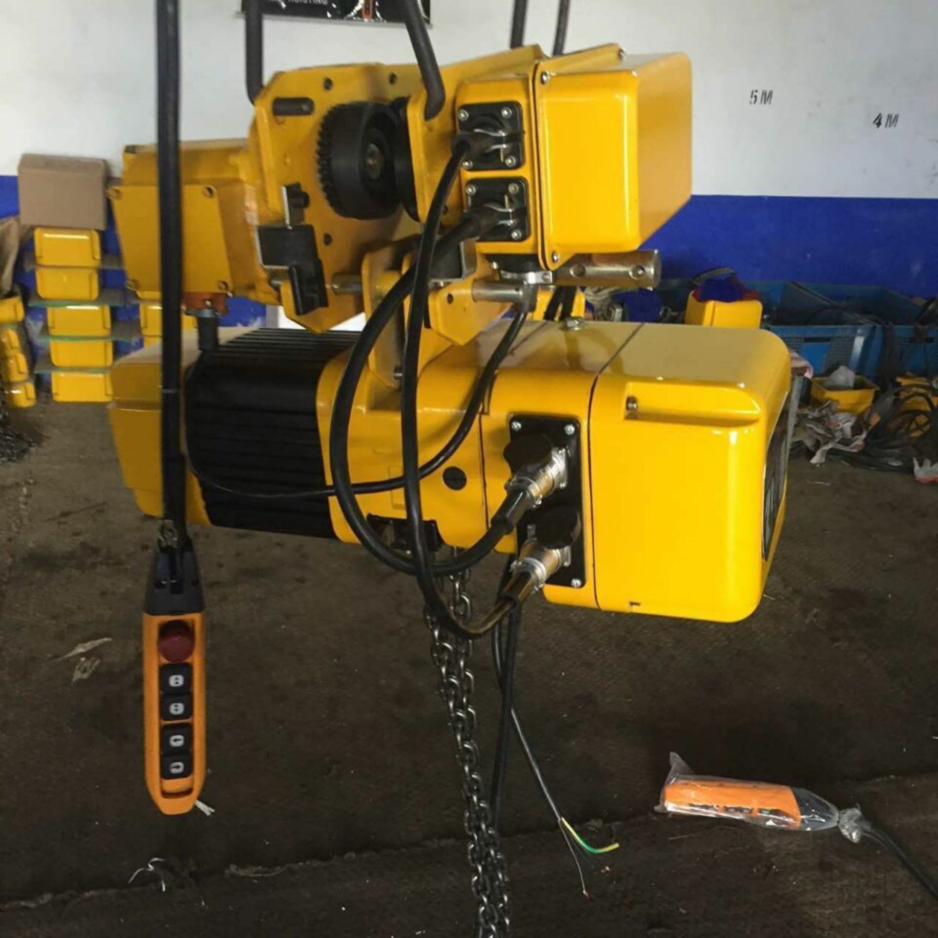 Lacroix Mint Electric Chain Hoist with Power Trolley 4,000lbs / 2 ton Capacity 220V 3 phase - Image 2 of 2