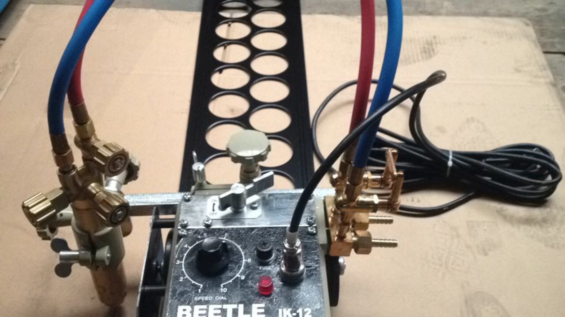 Beetle model IK-12 Portable Oxy-Fuel Cutting Machine / Gas Cutter style machine, 4" cutting - Image 2 of 2