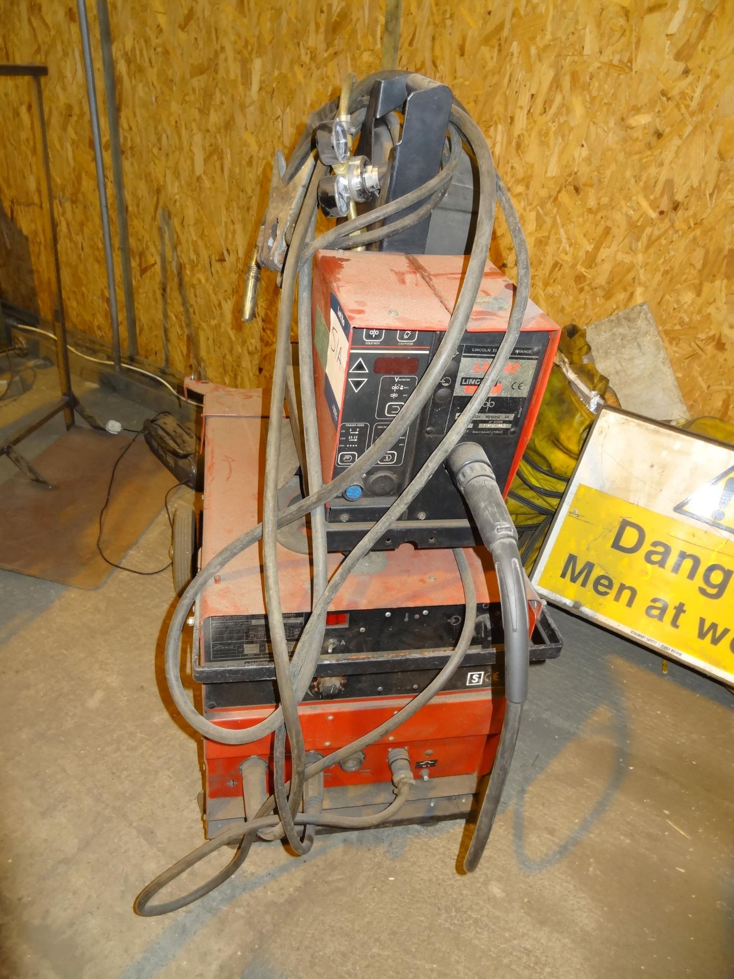 Lincoln Electric Ideal Arc CV 400I mig power source and LV742 wire feed unit (Lift out charge £10 - Image 2 of 2