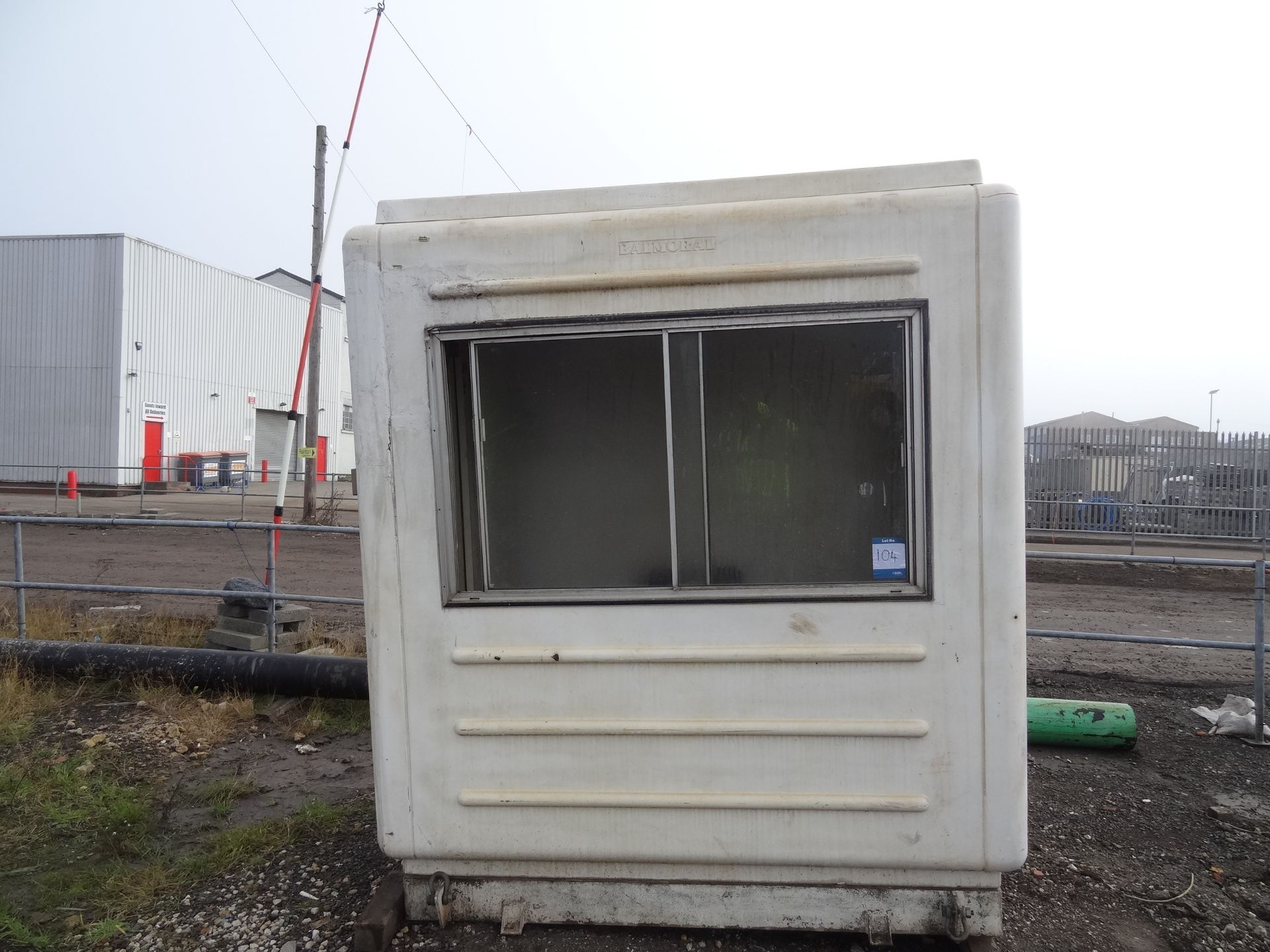 GPP glazed mobile gate house, 2000mm x 1500mm x 2500mm (Lift out charge £10 plus VAT)