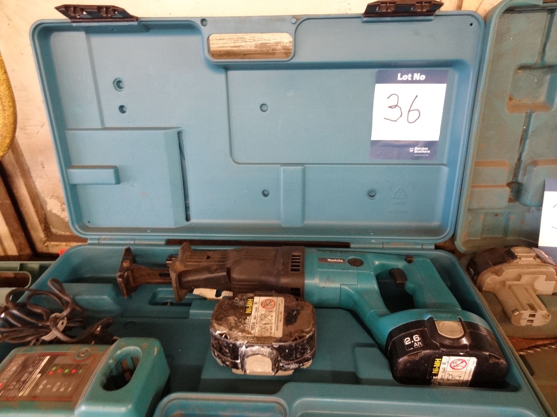 Makita cordless reciprocating saw, 18v with charger and ABS carry case (Lift out charge £5 plus