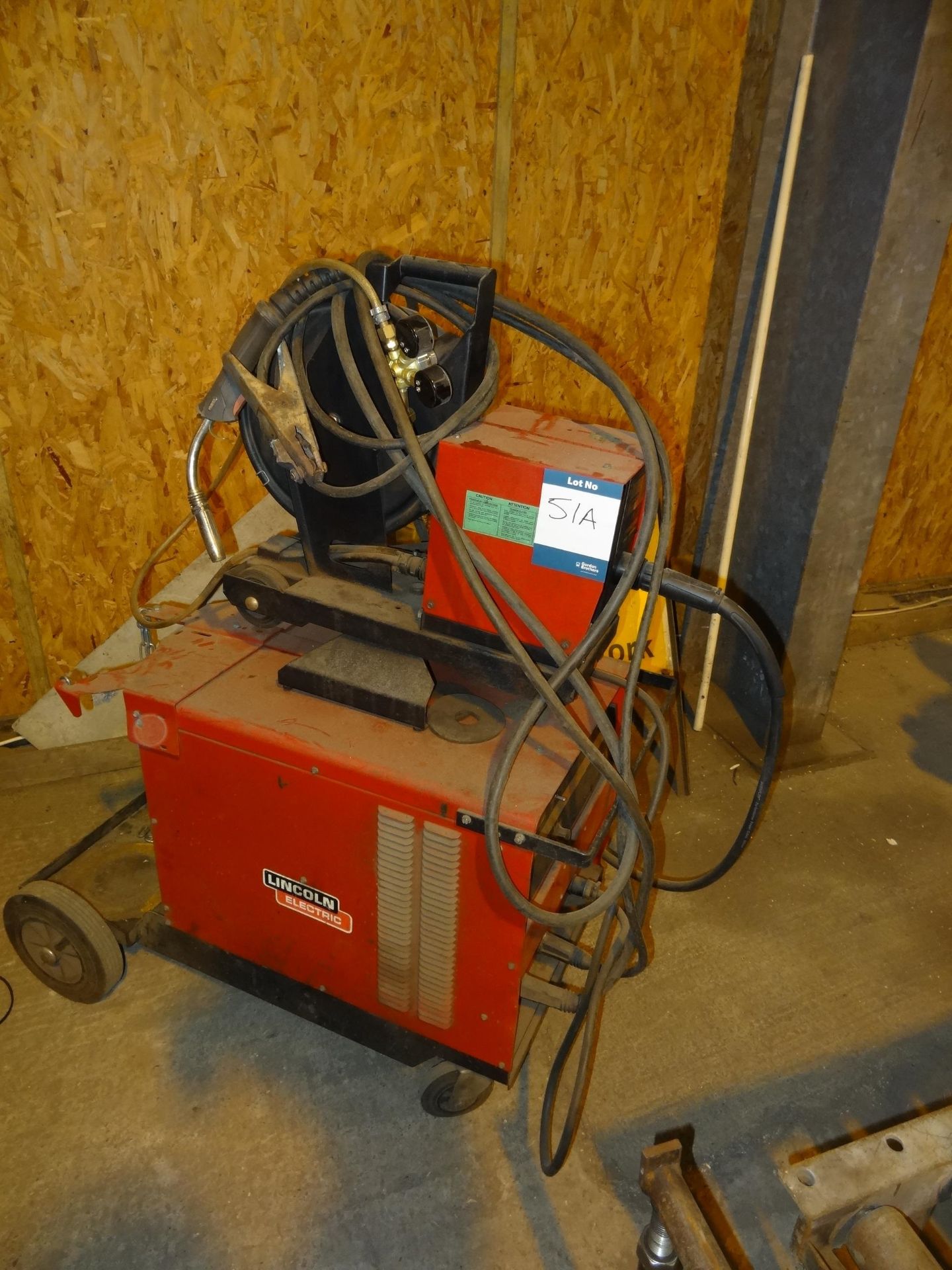 Lincoln Electric Ideal Arc CV 400I mig power source and LV742 wire feed unit (Lift out charge £10