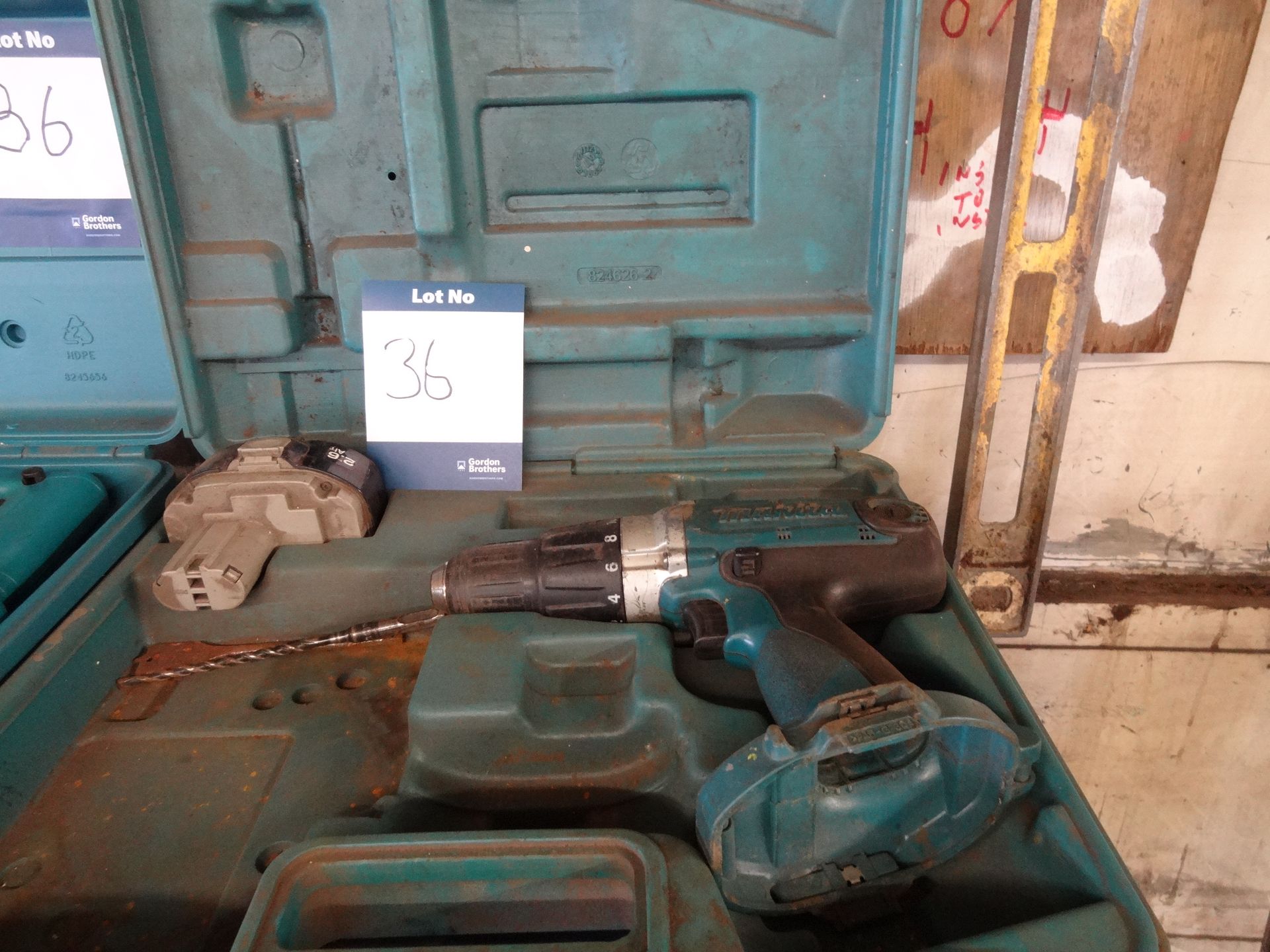Makita cordless reciprocating saw, 18v with charger and ABS carry case (Lift out charge £5 plus - Image 2 of 2