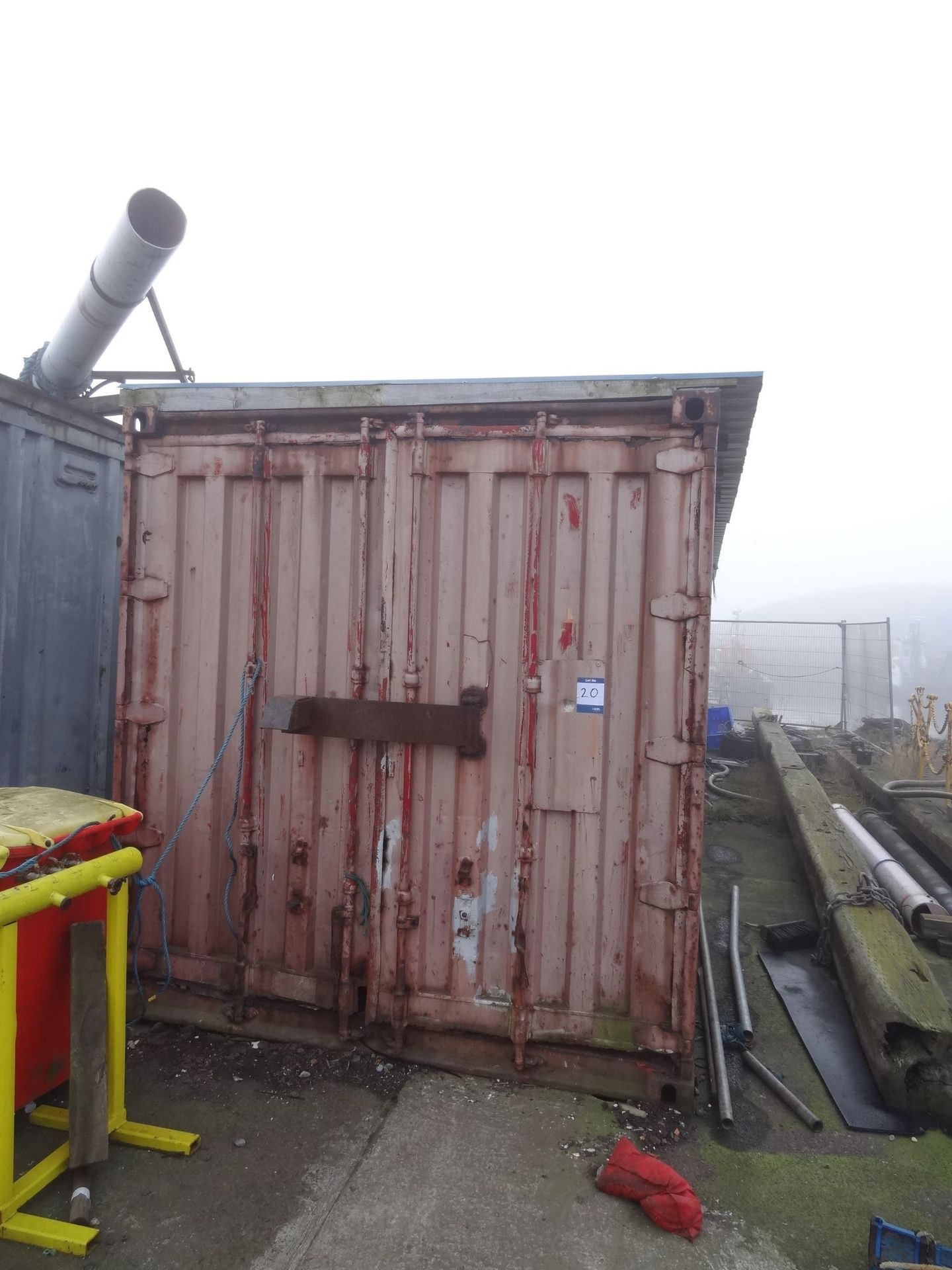 40' steel security container (Lift out charge œ50 plus VAT)