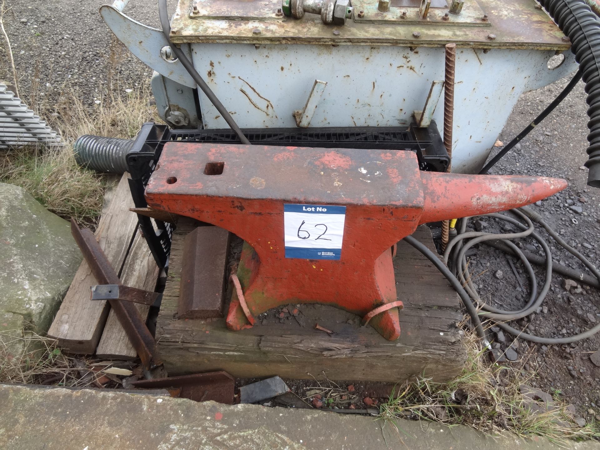 Blacksmiths Anvil on timber stand (Lift out charge œ5 plus VAT)