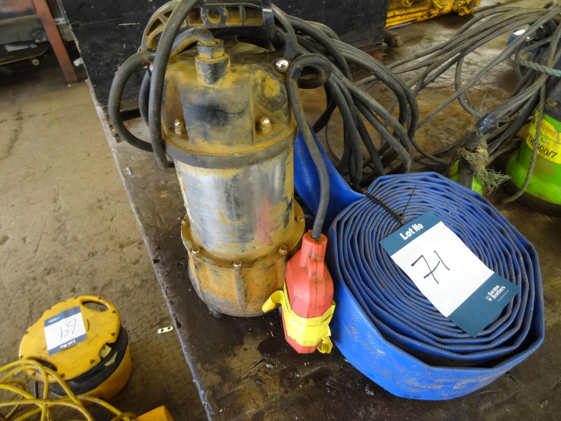 Clarke HSE 361A submersible pump with flat switch and 3"" hose (Lift out charge œ5 plus VAT)