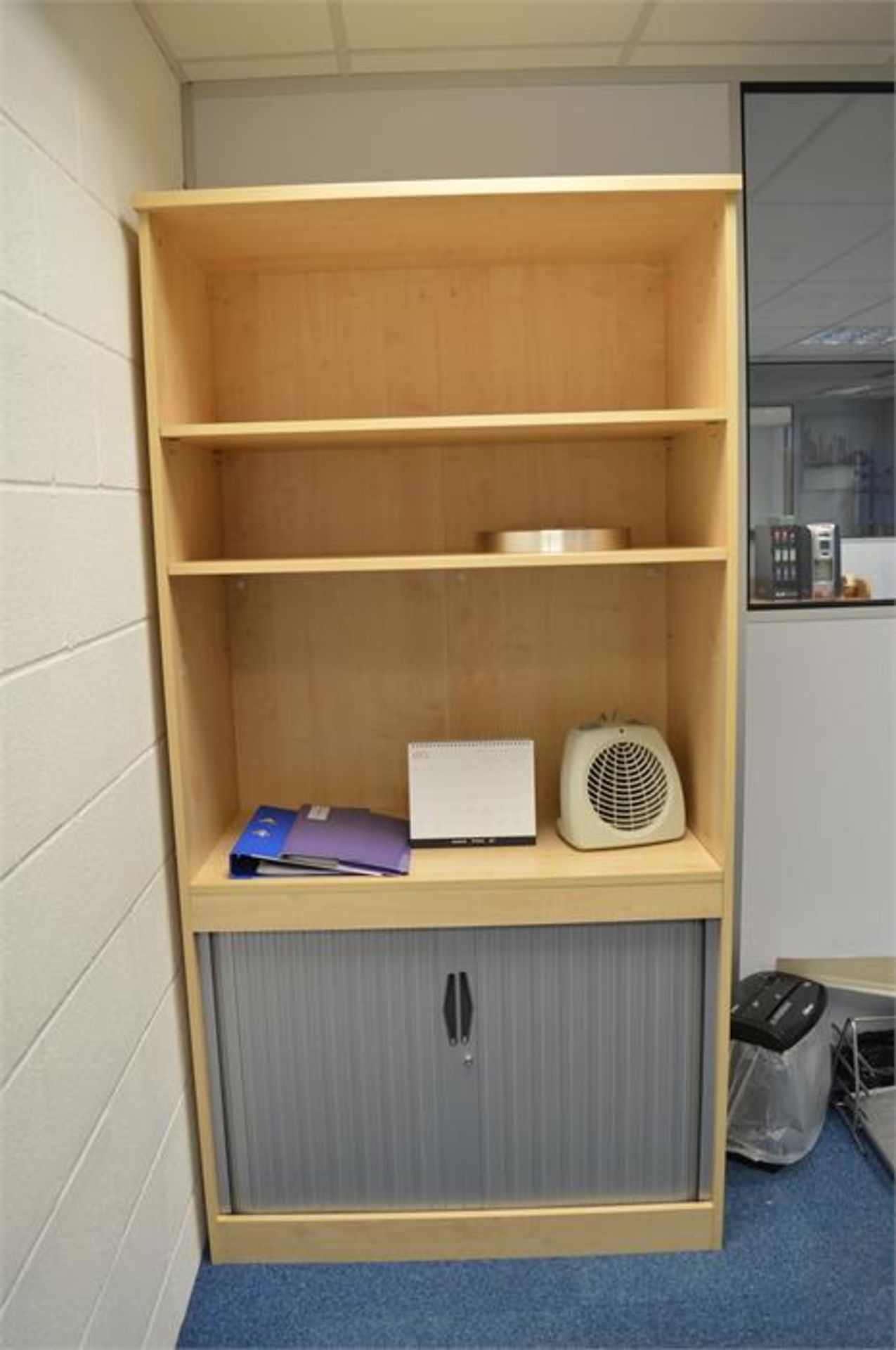 Contents of office to include: curved desk with end table, 2 x 3 drawer pedestals, 2 x static - Image 2 of 2
