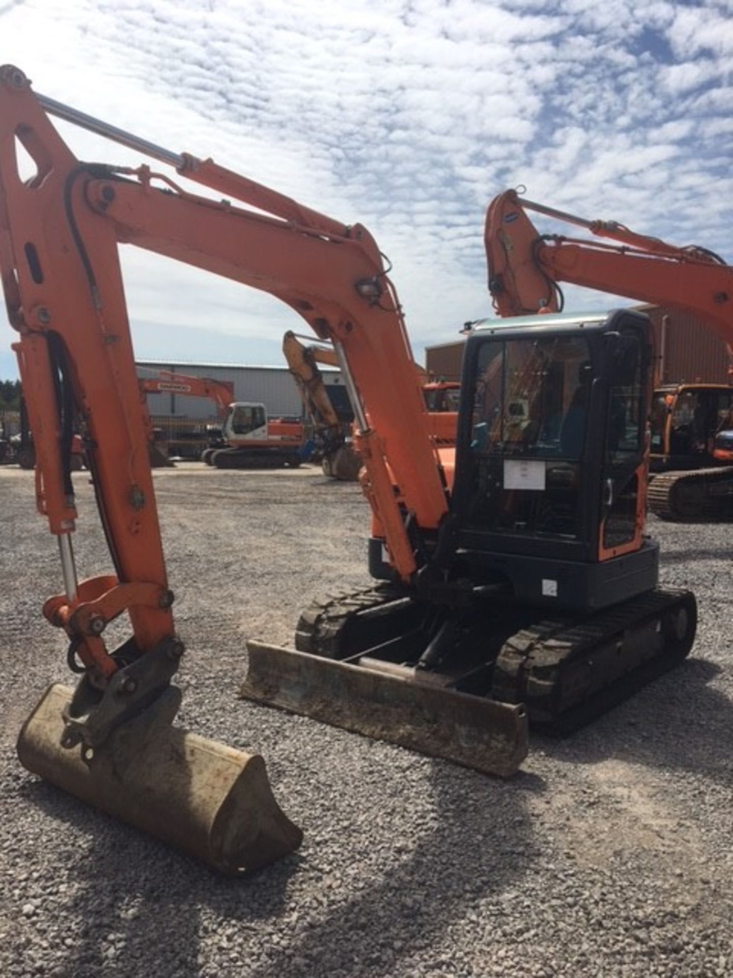 2010/11 Doosan DX60R rubber tracked mini excavator - Image 3 of 23