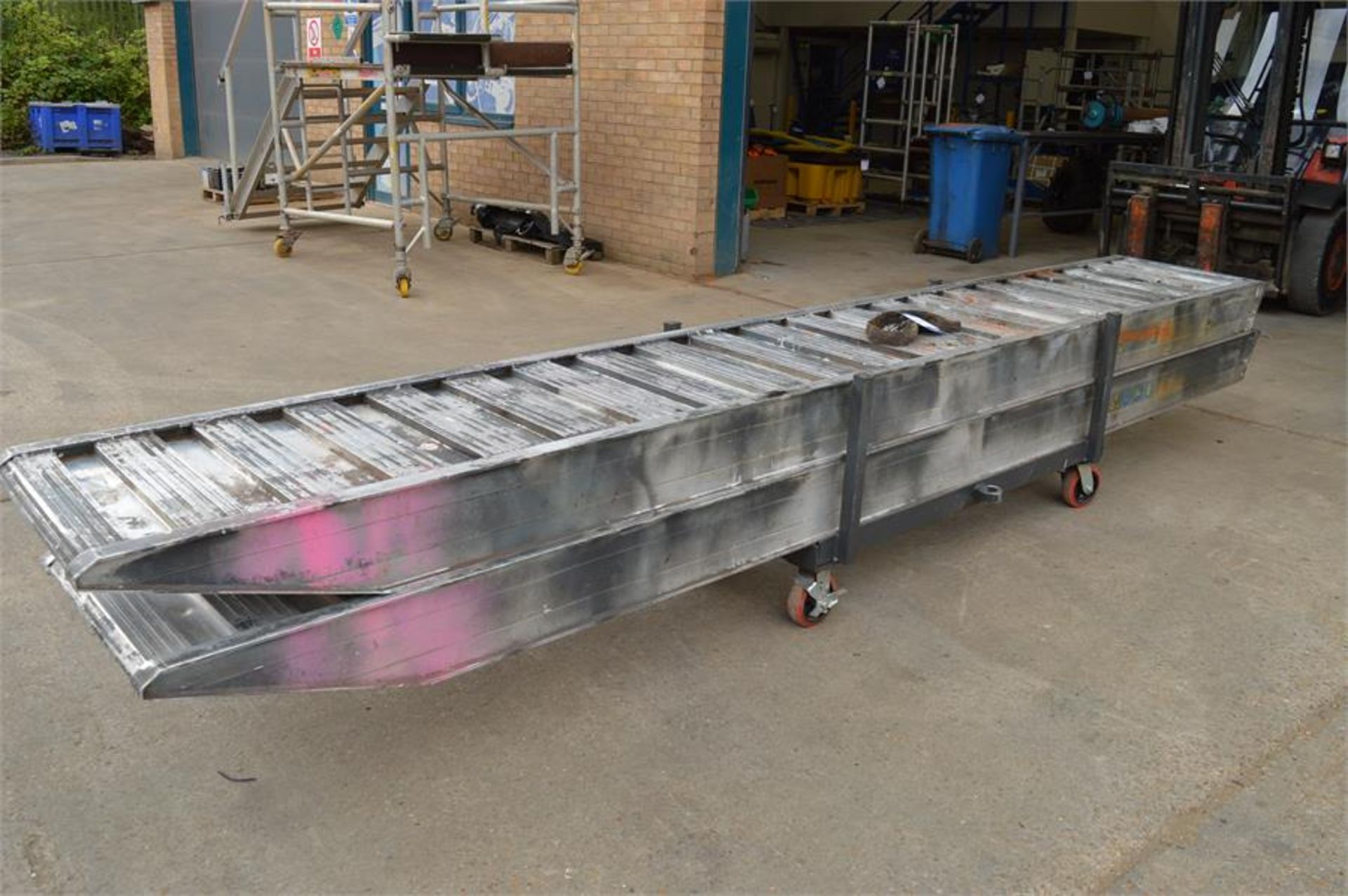 2 x GS aluminium heavy duty vehicle ramps