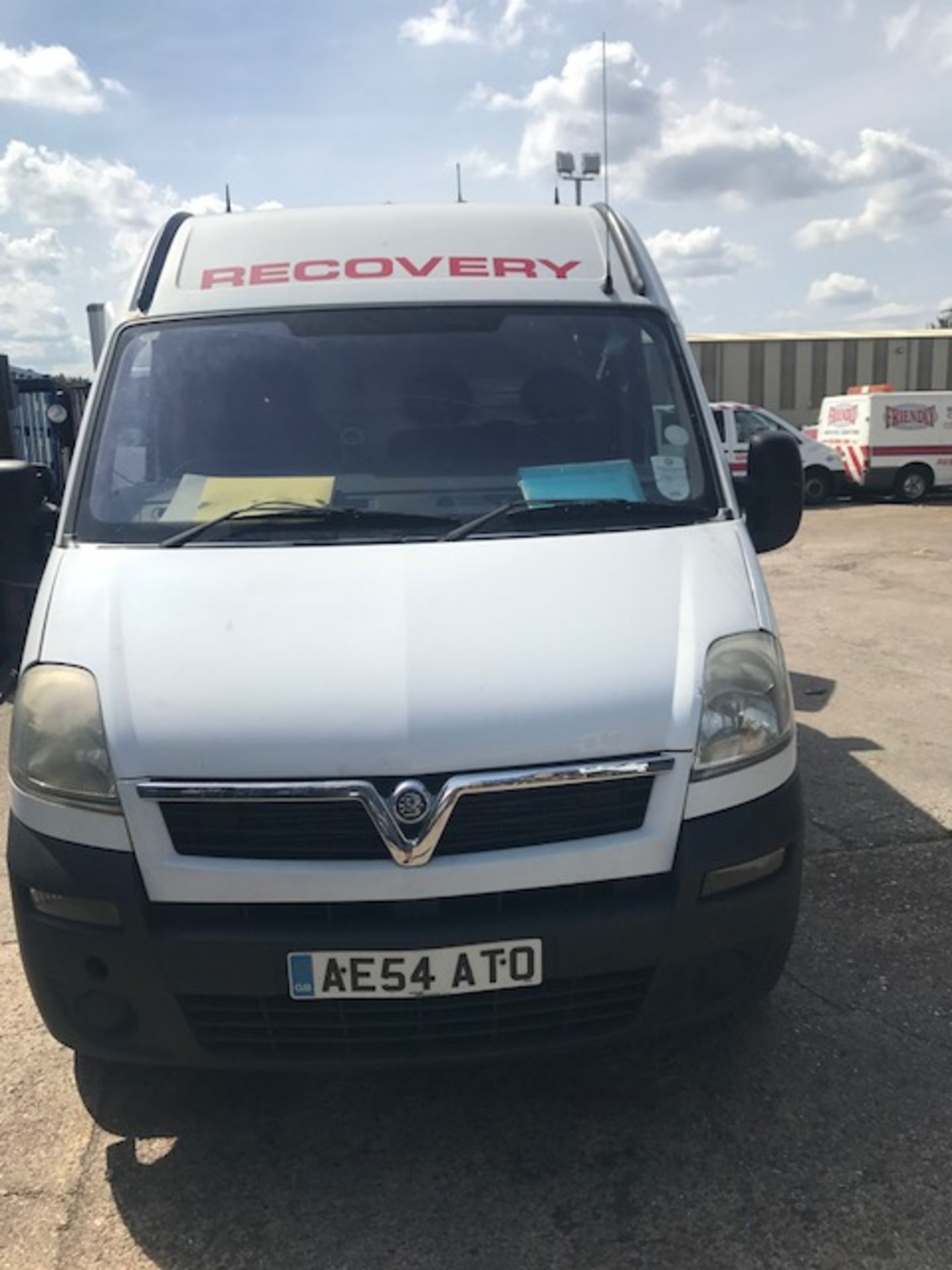 2004 Vauxhall Movano DTi 3500 SWB panel van complete with unnamed towing dolly and tool chest with - Image 3 of 17