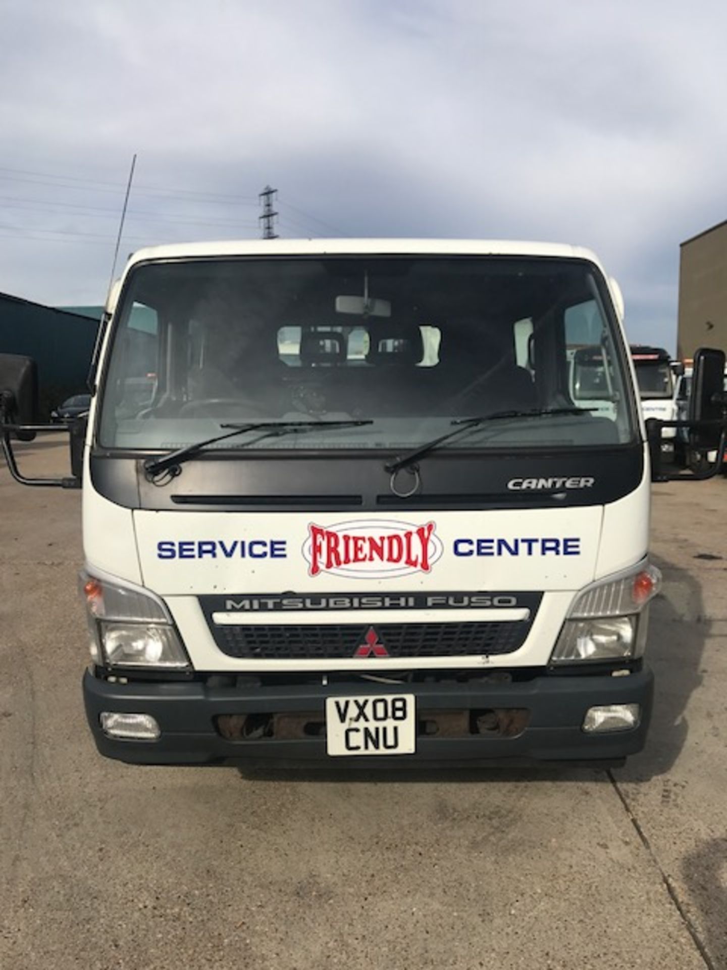 2008 Mitsubishi Fuso 7.5T crew cab tilt and Roger Dyson Group flat bed body with winch and built - Image 4 of 14