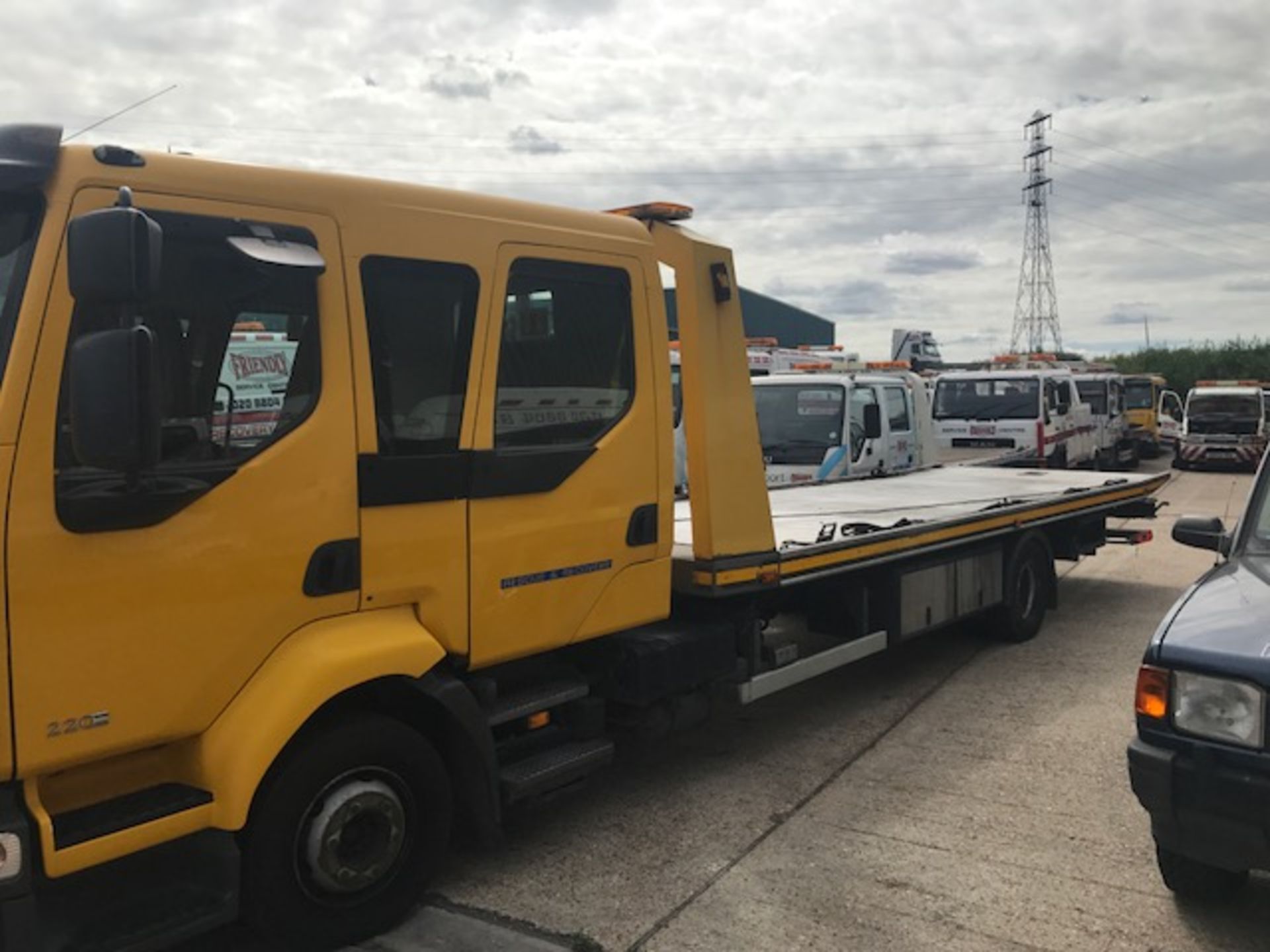 2010 Renault Midlum 220 DXI 12T crew cab complete with spec lift, J&J Conversions body and winch Bed - Image 4 of 13