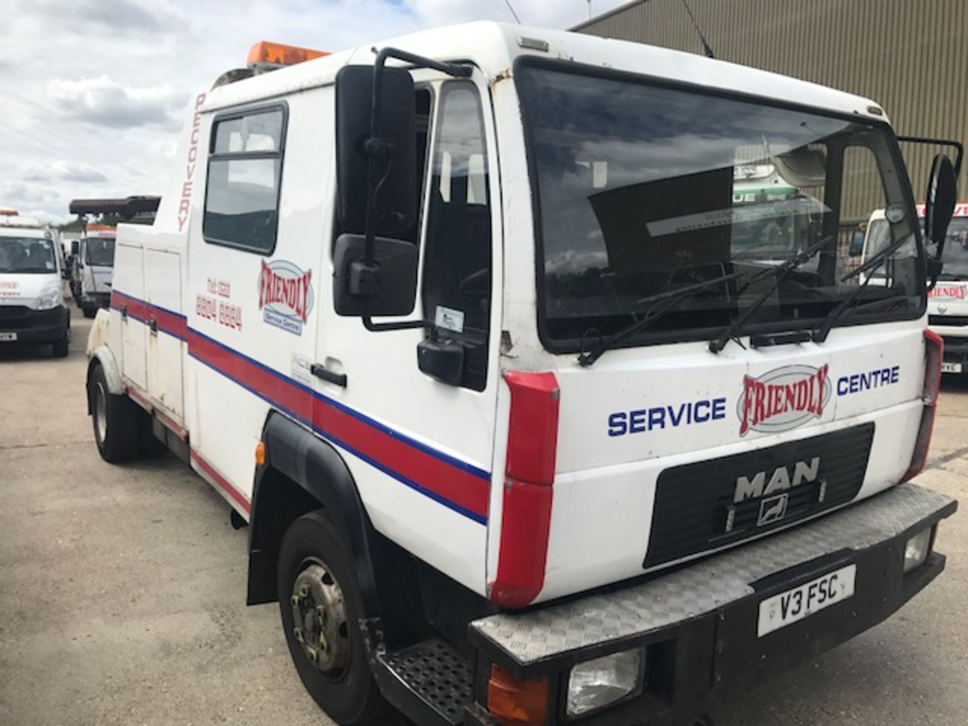 2000 Man L2000 7.5T crew cab complete with built in Garmin satnav, Vehicle converted by Whiteacrews, - Image 2 of 18